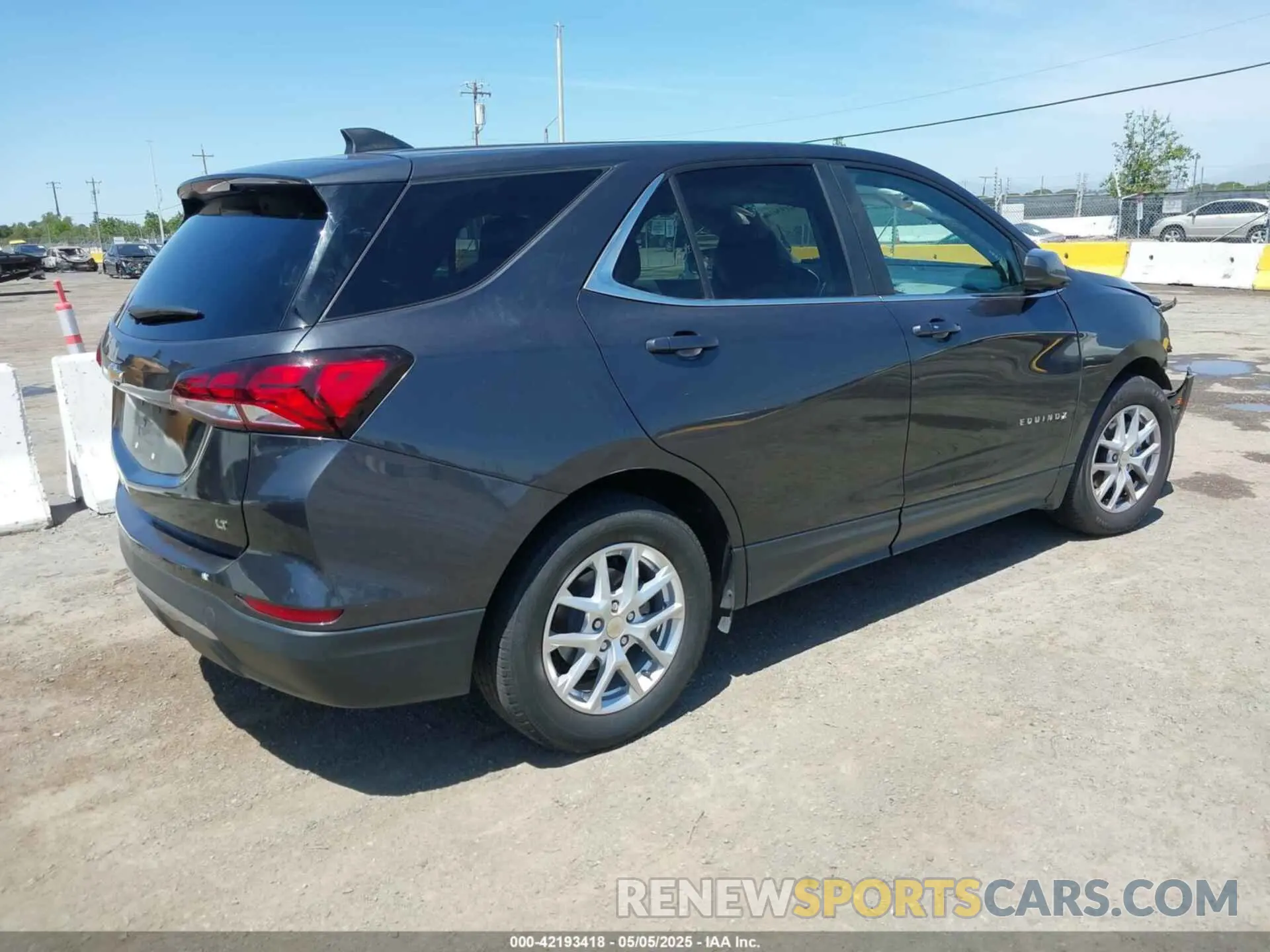 4 Фотография поврежденного автомобиля 3GNAXUEV8NS182016 CHEVROLET EQUINOX 2022