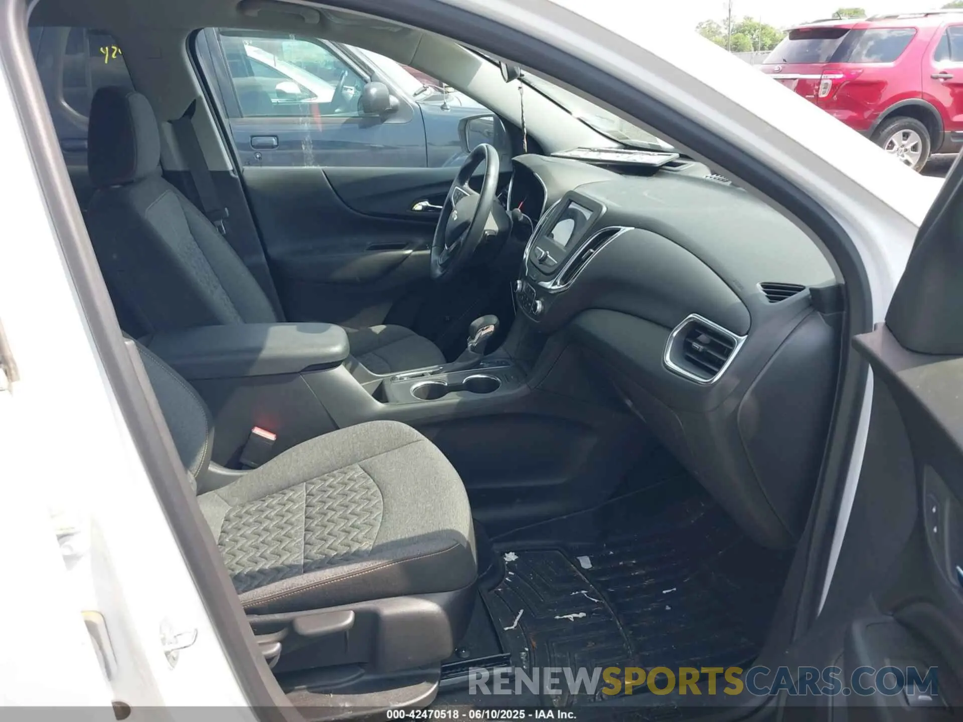 5 Photograph of a damaged car 3GNAXUEV9NL174839 CHEVROLET EQUINOX 2022