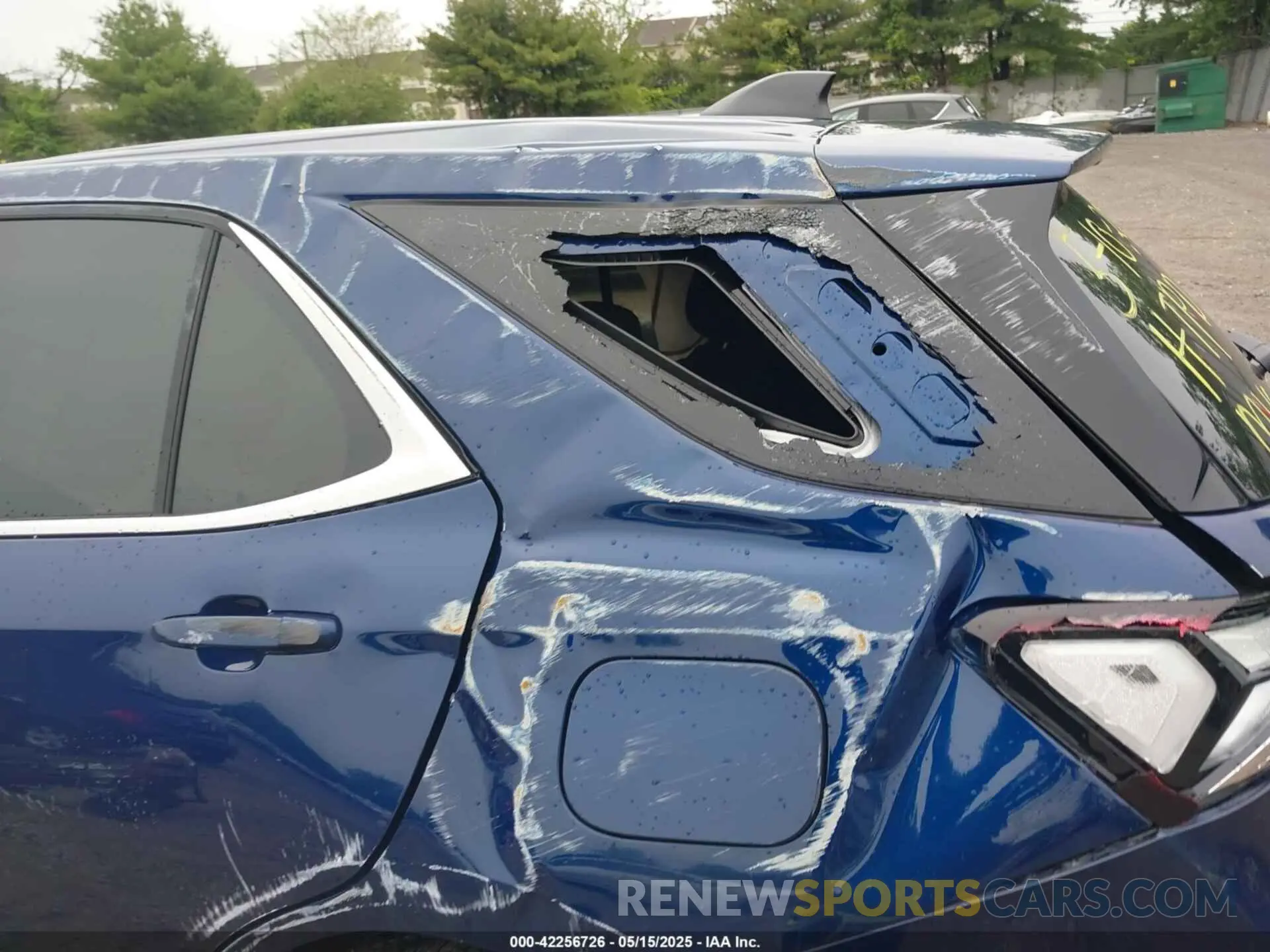 18 Photograph of a damaged car 3GNAXUEVXNL313294 CHEVROLET EQUINOX 2022