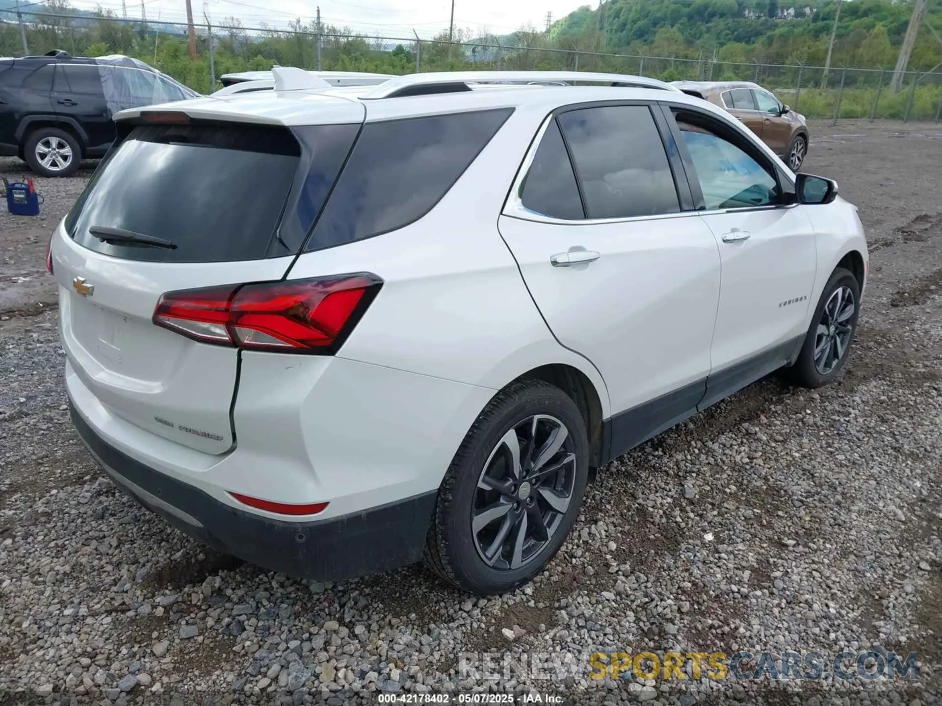 4 Photograph of a damaged car 3GNAXXEV6NS107848 CHEVROLET EQUINOX 2022