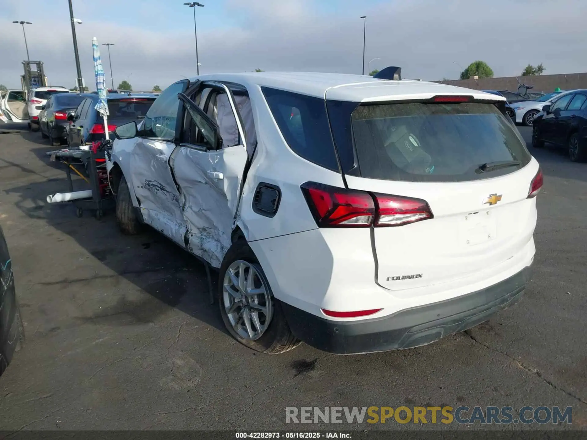 3 Фотография поврежденного автомобиля 3GNAXFEGXPL143826 CHEVROLET EQUINOX 2023