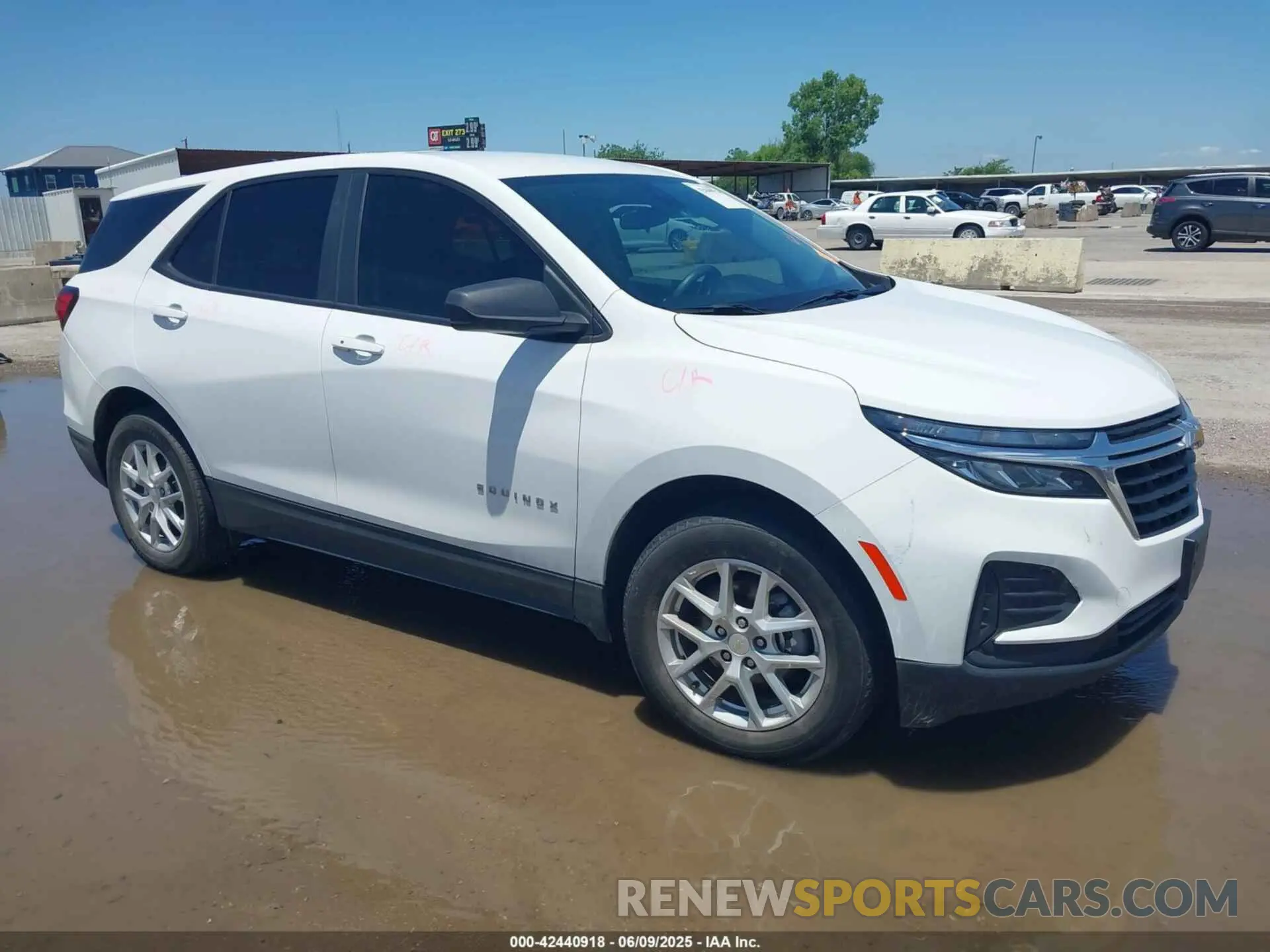 1 Photograph of a damaged car 3GNAXHEG0PL108157 CHEVROLET EQUINOX 2023