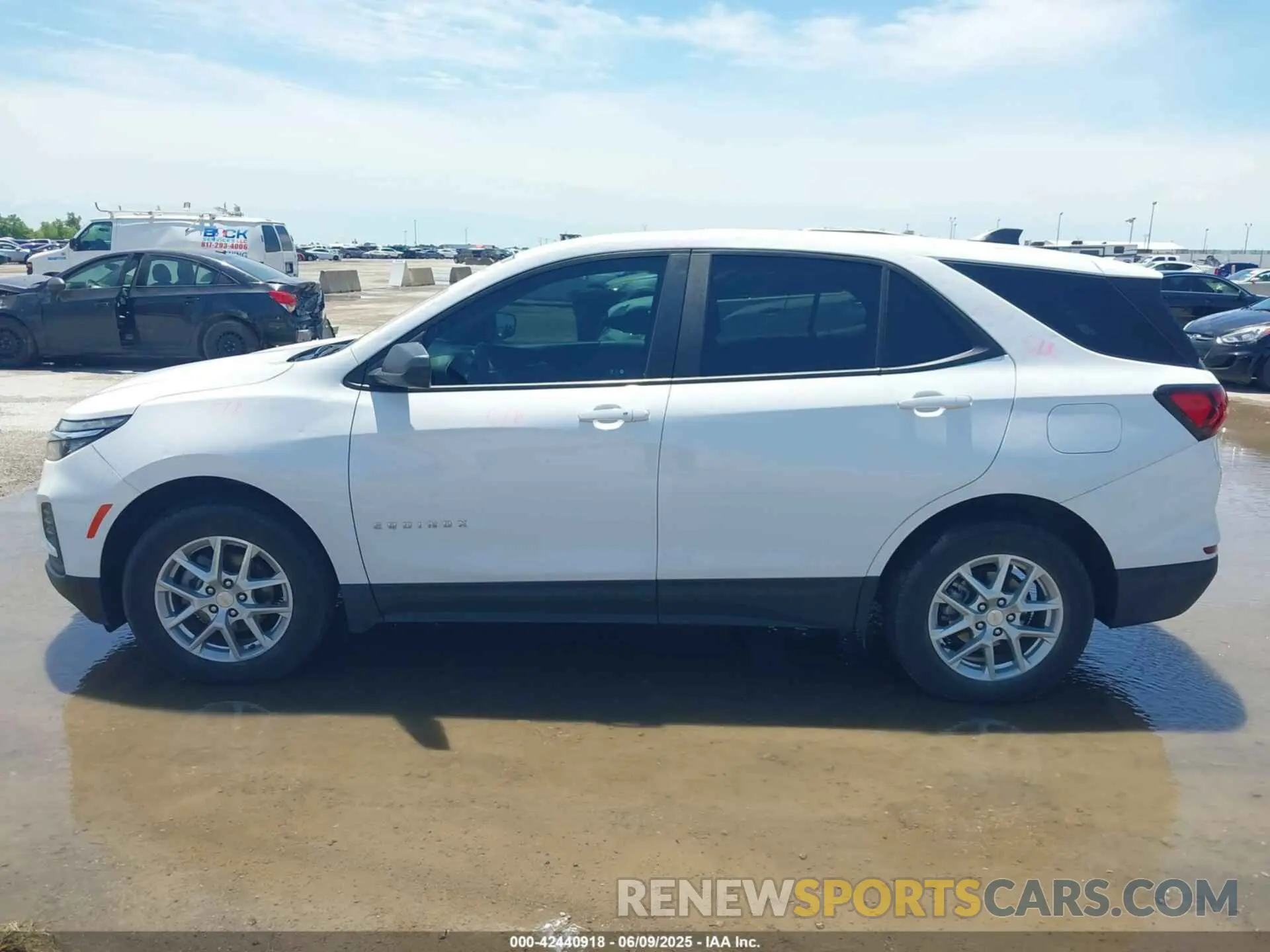 14 Photograph of a damaged car 3GNAXHEG0PL108157 CHEVROLET EQUINOX 2023