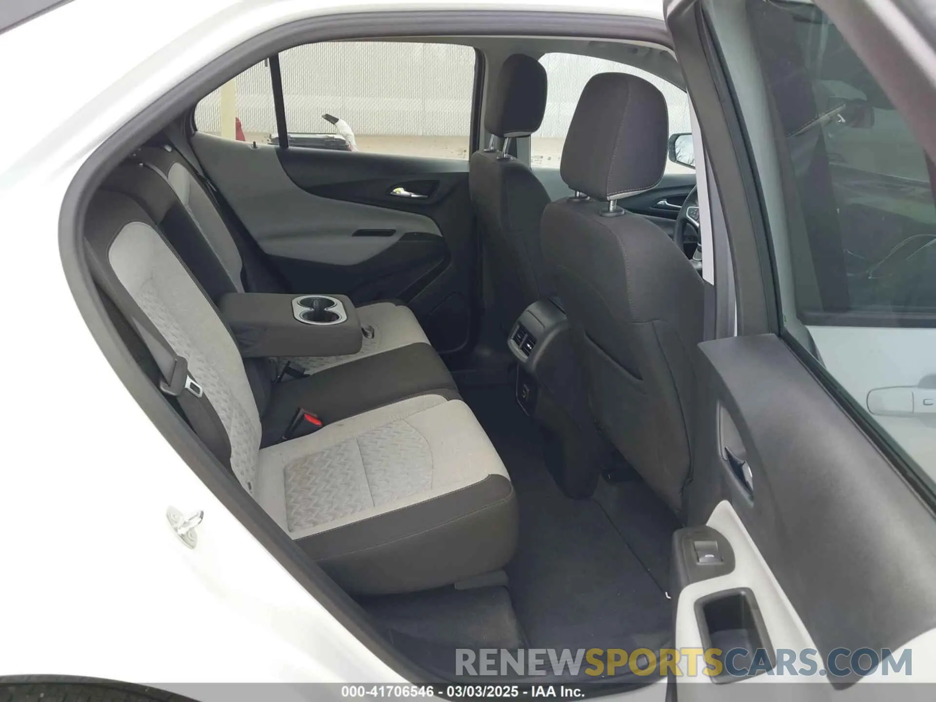 8 Фотография поврежденного автомобиля 3GNAXHEG0PL168018 CHEVROLET EQUINOX 2023