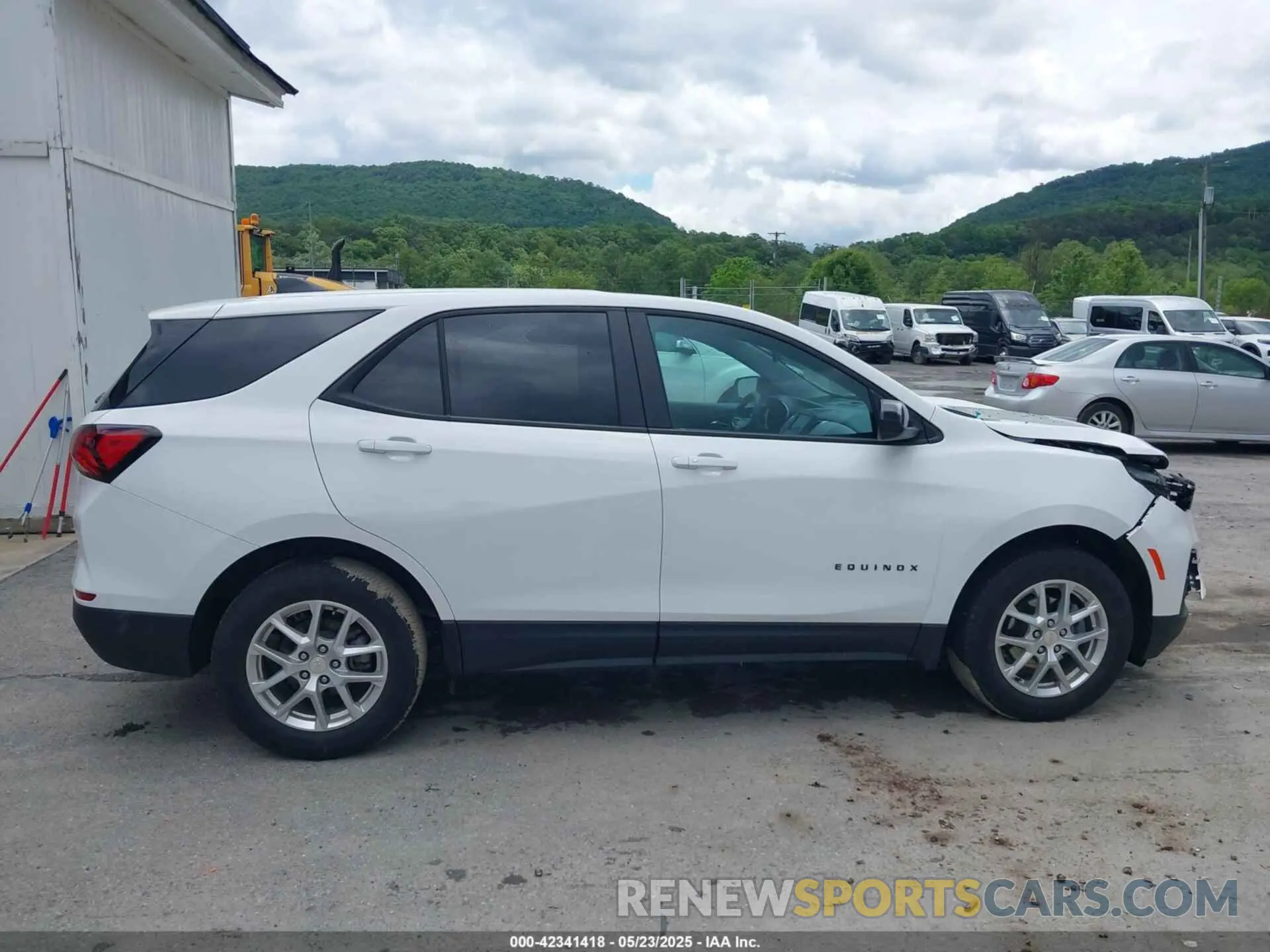 13 Фотография поврежденного автомобиля 3GNAXHEG2PL258285 CHEVROLET EQUINOX 2023