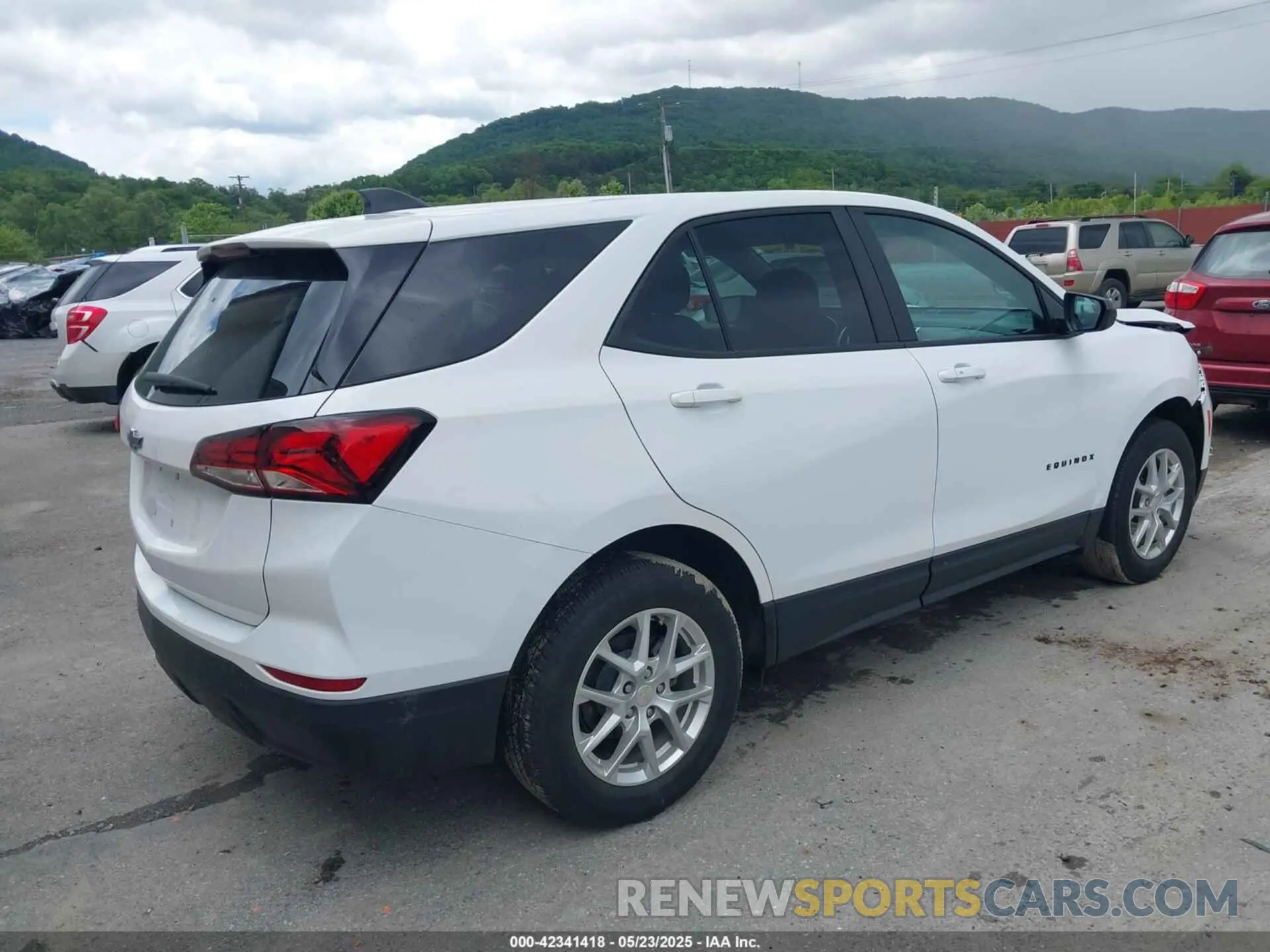 4 Фотография поврежденного автомобиля 3GNAXHEG2PL258285 CHEVROLET EQUINOX 2023