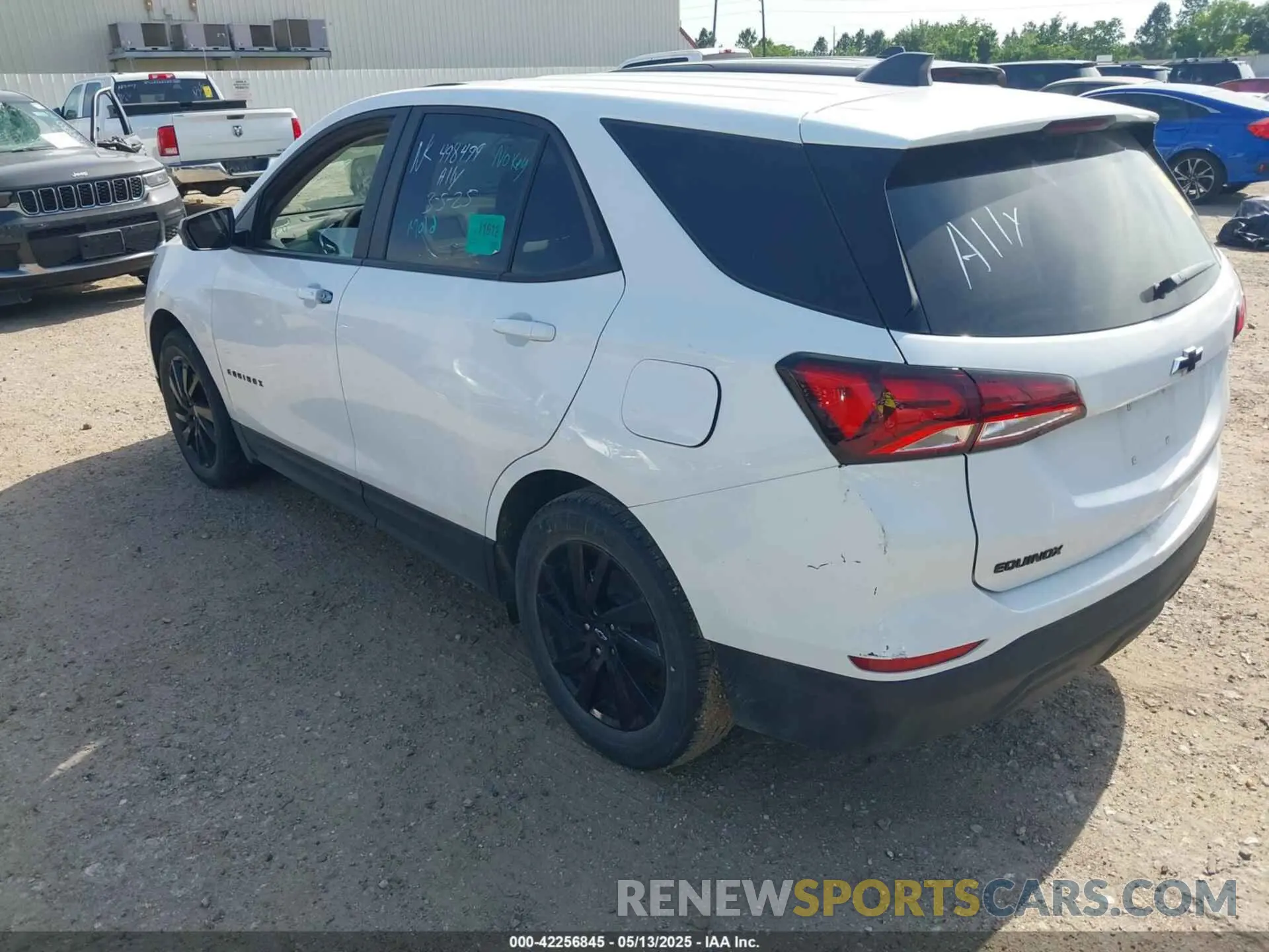 3 Фотография поврежденного автомобиля 3GNAXHEG4PL184786 CHEVROLET EQUINOX 2023