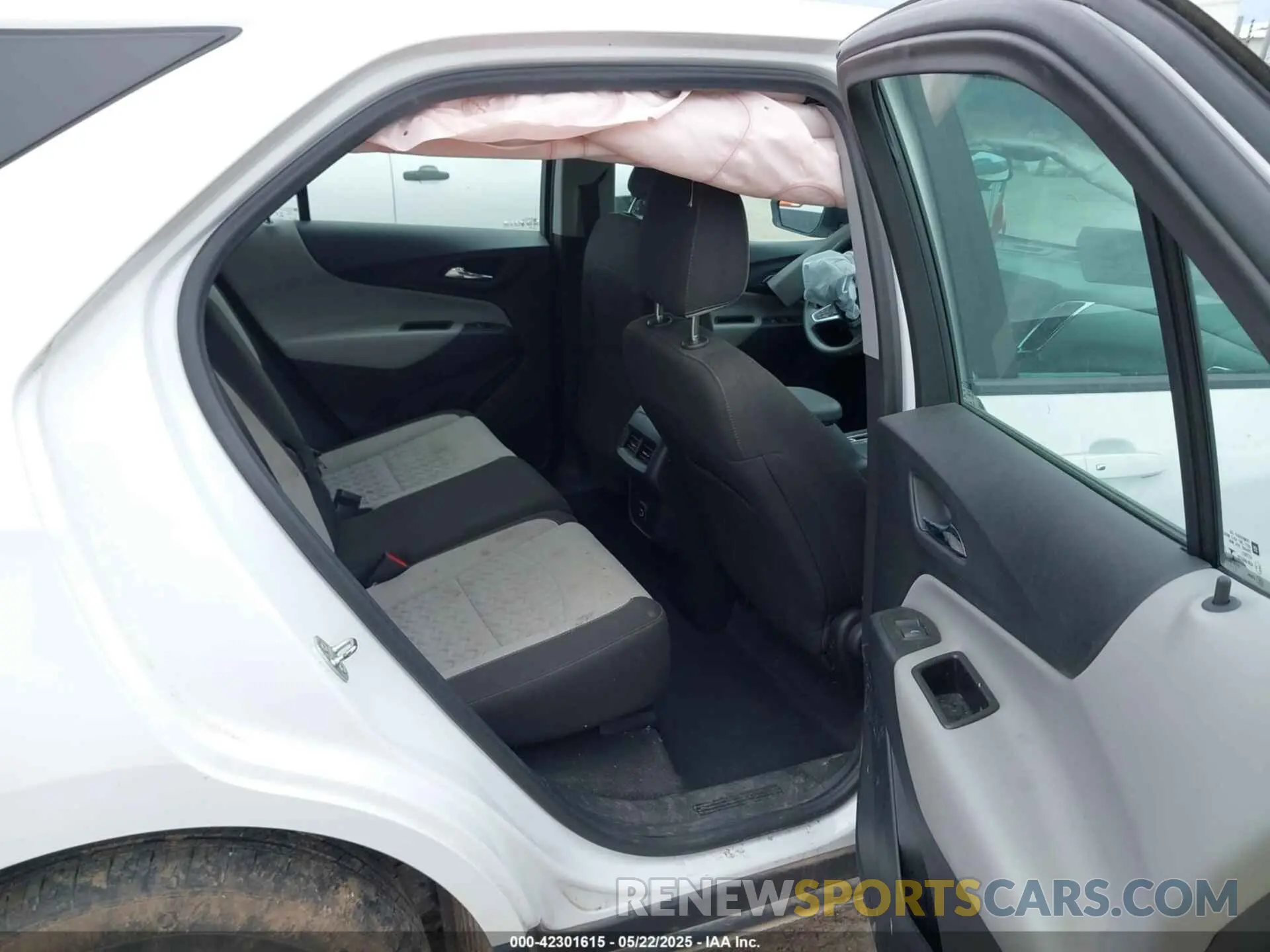 8 Photograph of a damaged car 3GNAXHEG9PL178112 CHEVROLET EQUINOX 2023