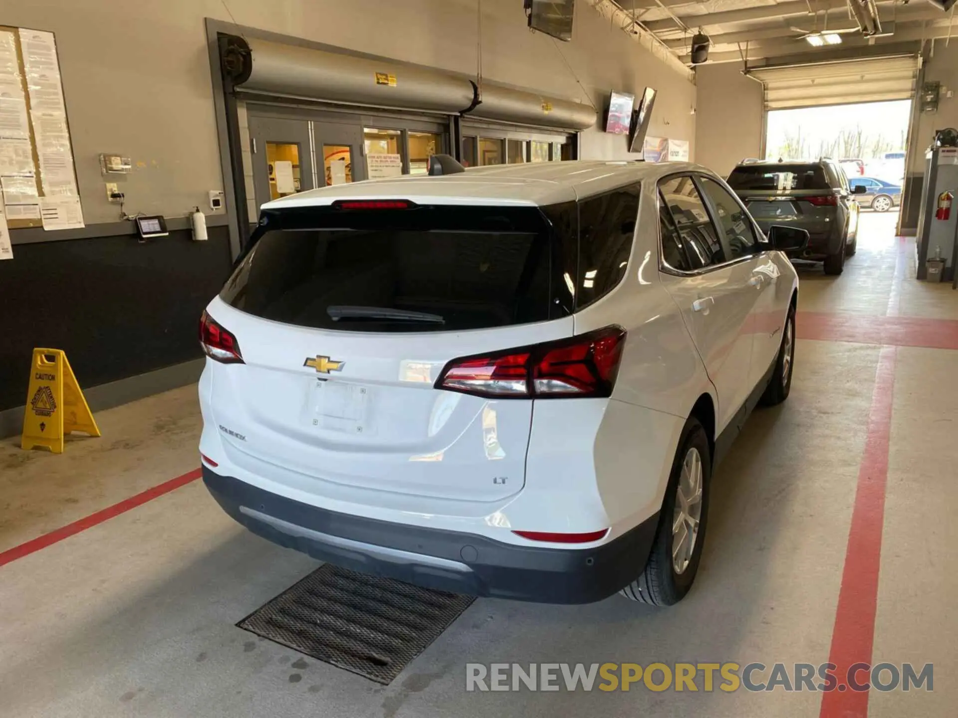 5 Photograph of a damaged car 3GNAXJEG1PL117523 CHEVROLET EQUINOX 2023