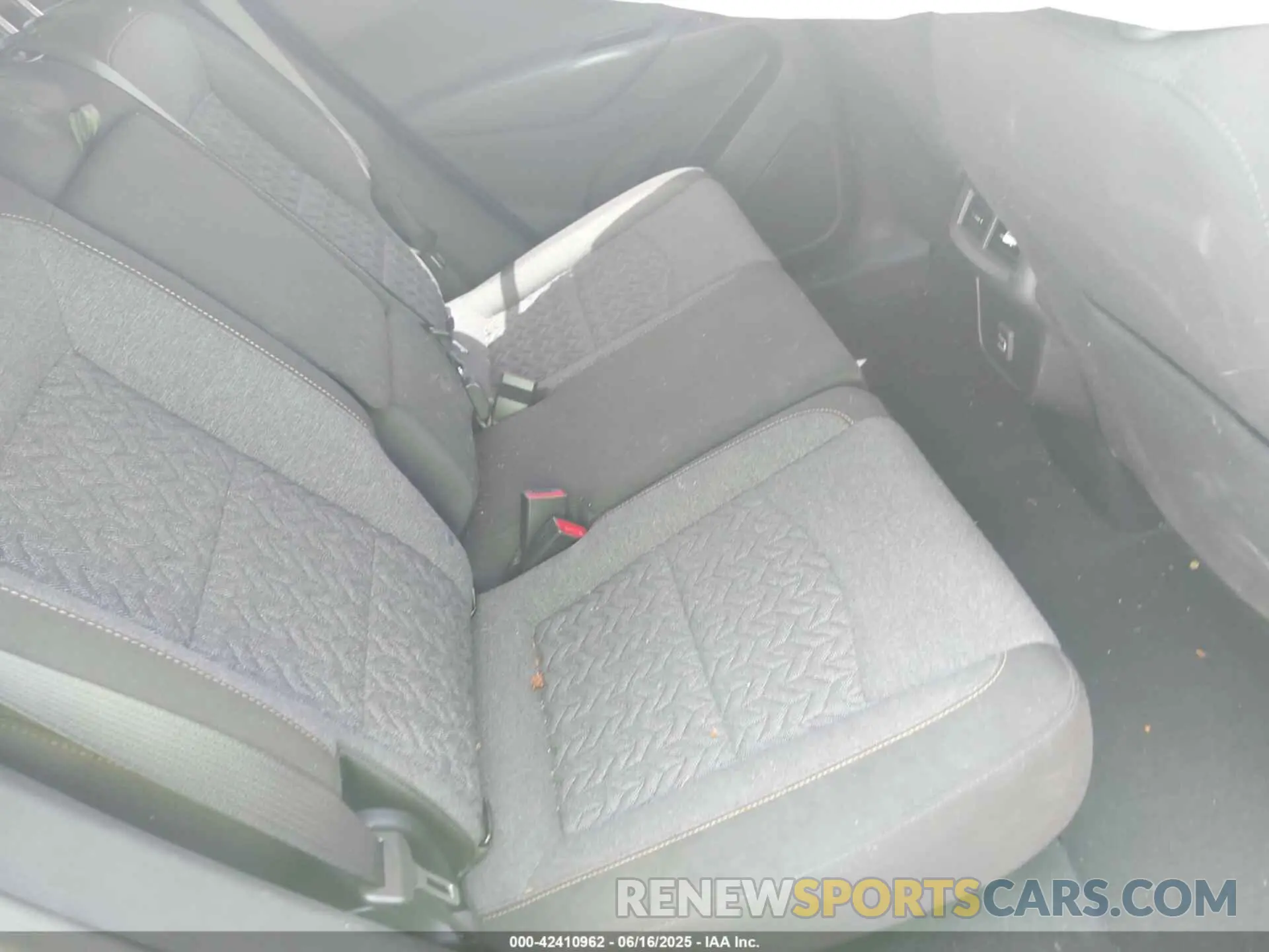 8 Photograph of a damaged car 3GNAXJEG2PL215136 CHEVROLET EQUINOX 2023