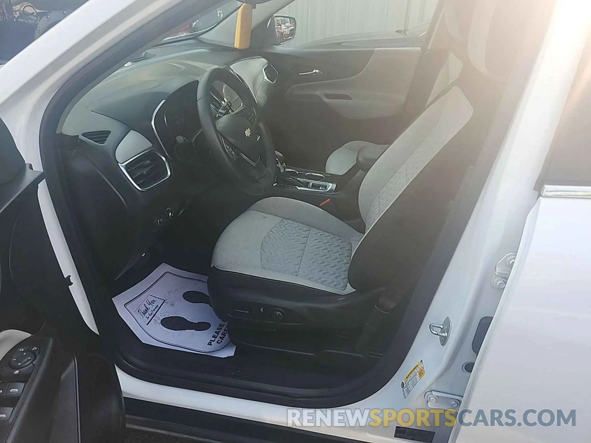 4 Фотография поврежденного автомобиля 3GNAXJEG5PL117752 CHEVROLET EQUINOX 2023