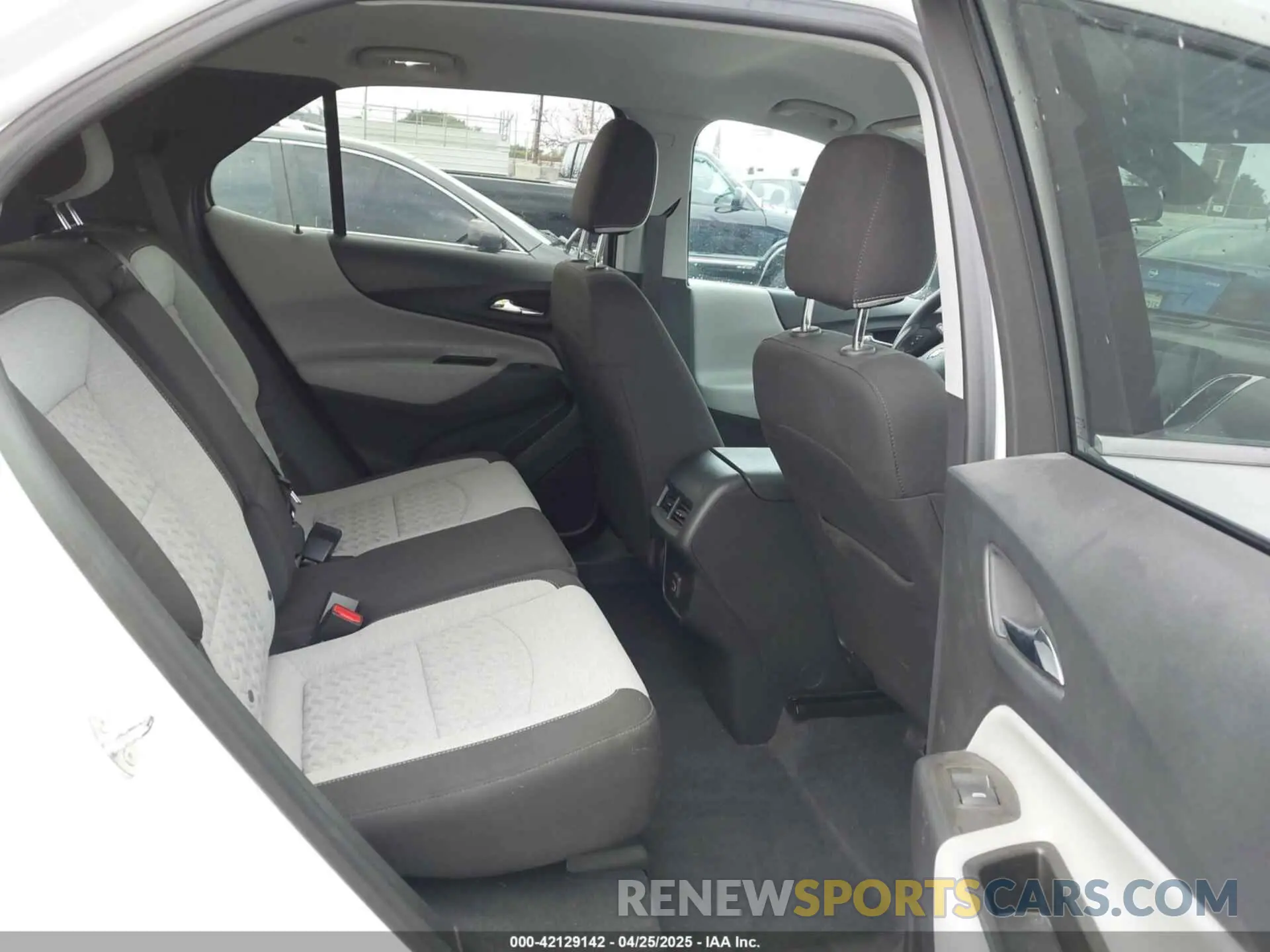 8 Photograph of a damaged car 3GNAXJEG7PL252165 CHEVROLET EQUINOX 2023