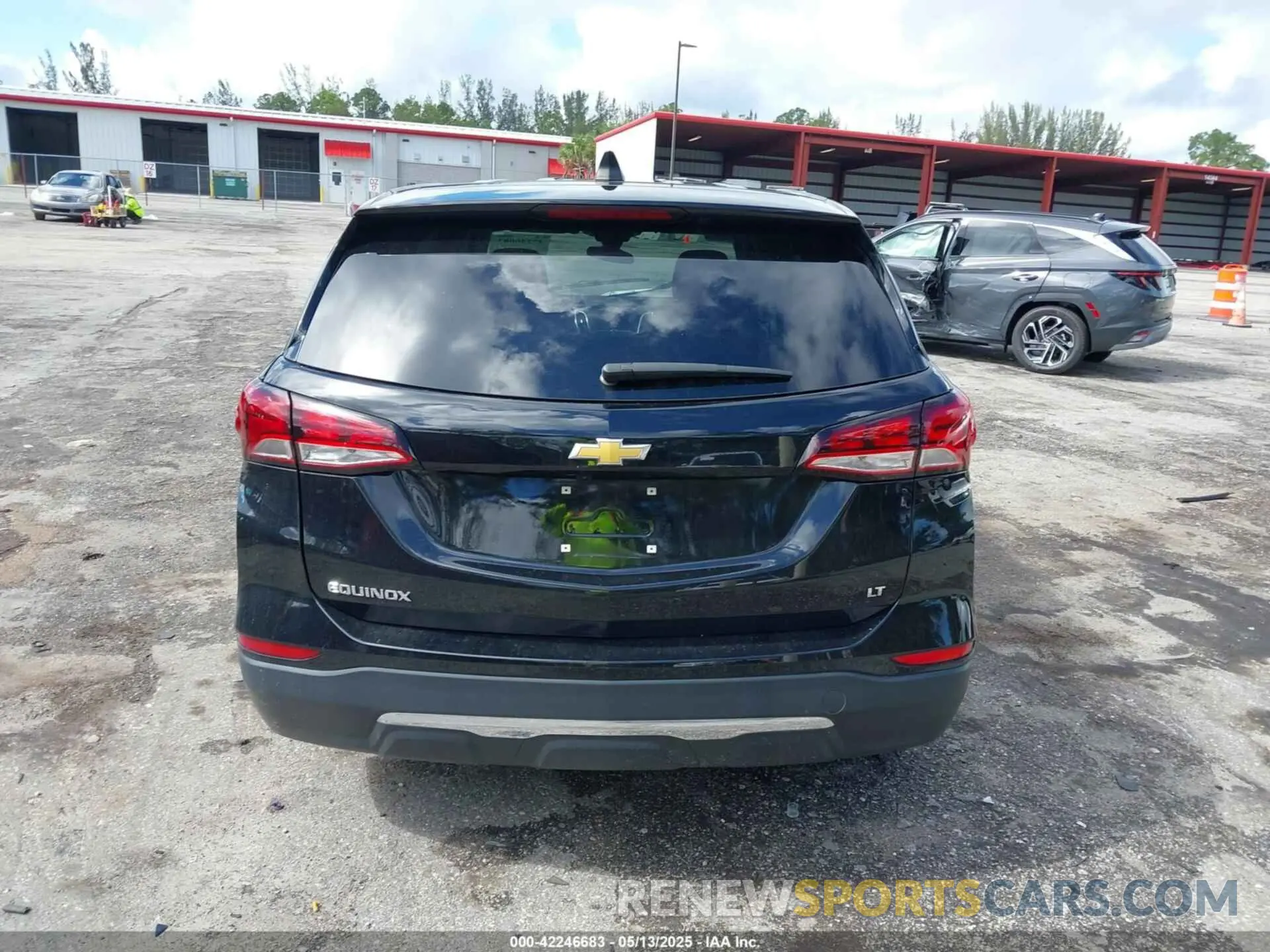 17 Photograph of a damaged car 3GNAXKEG0PL185768 CHEVROLET EQUINOX 2023