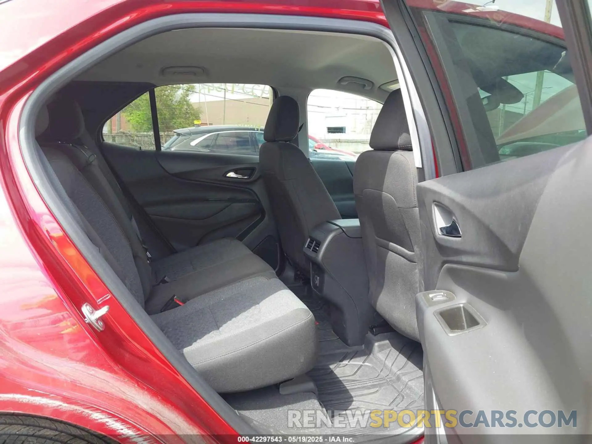 8 Photograph of a damaged car 3GNAXKEG1PS197840 CHEVROLET EQUINOX 2023