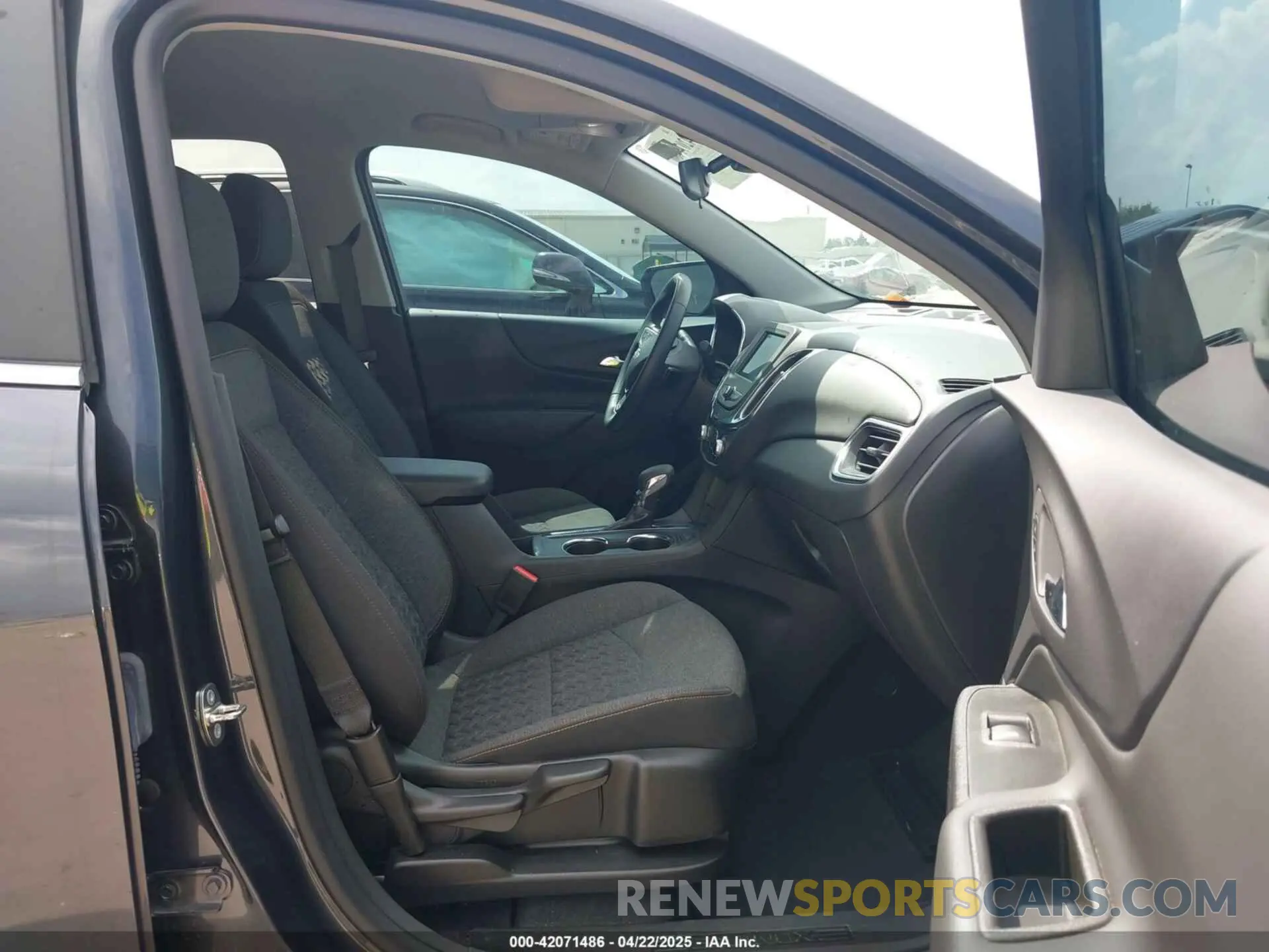 5 Photograph of a damaged car 3GNAXKEG2PS174289 CHEVROLET EQUINOX 2023