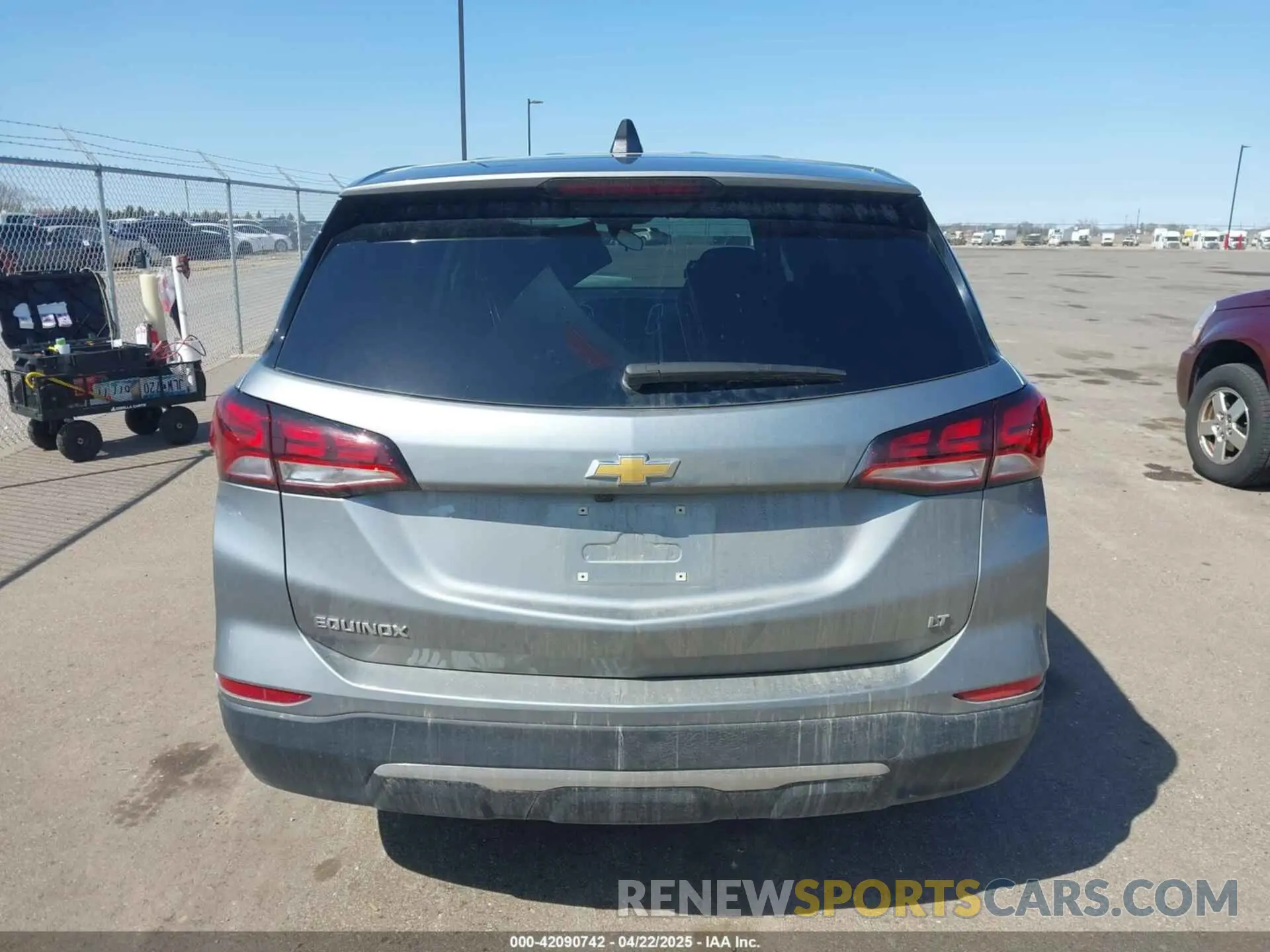 17 Фотография поврежденного автомобиля 3GNAXKEG7PS168424 CHEVROLET EQUINOX 2023