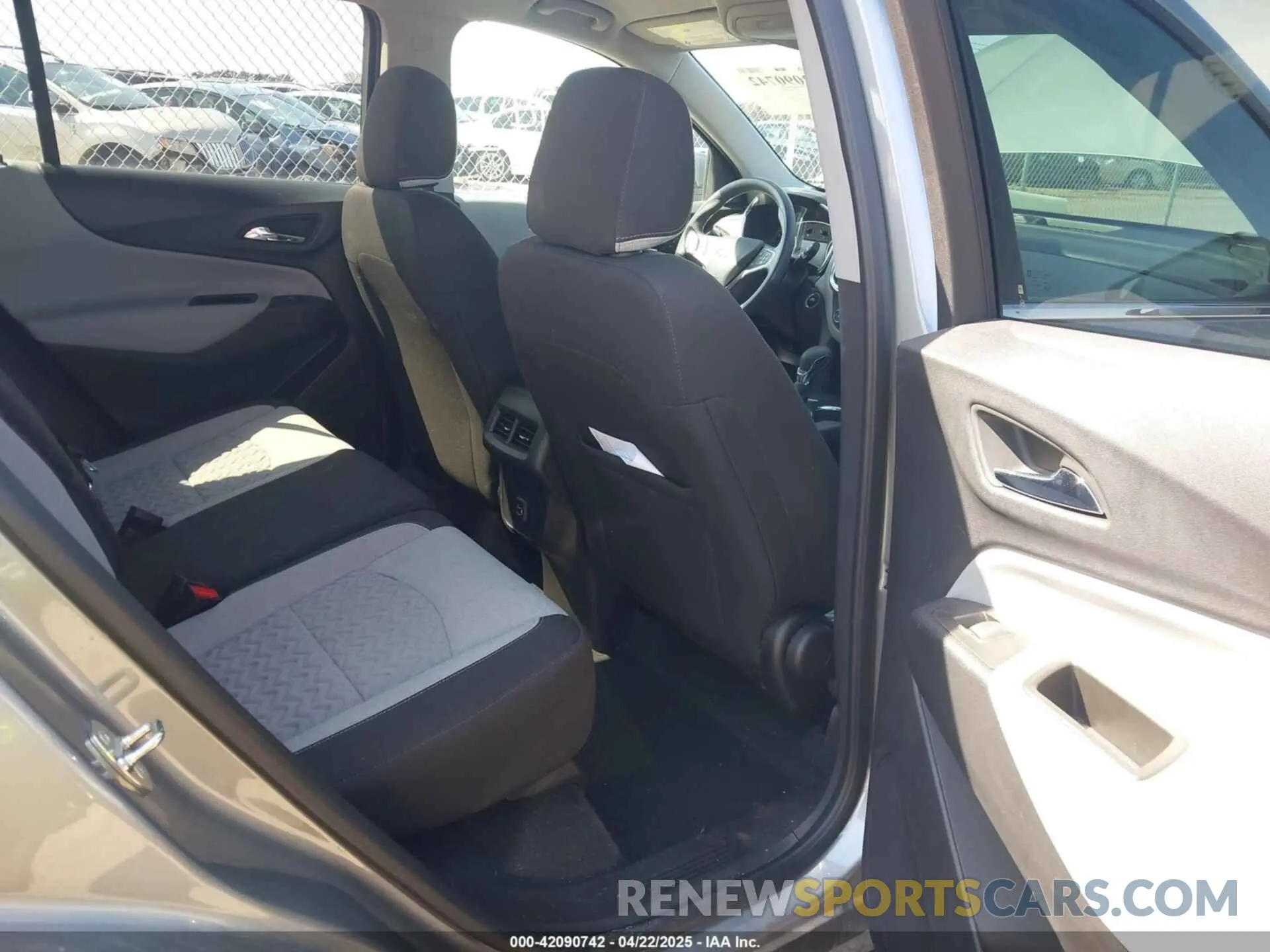 8 Фотография поврежденного автомобиля 3GNAXKEG7PS168424 CHEVROLET EQUINOX 2023
