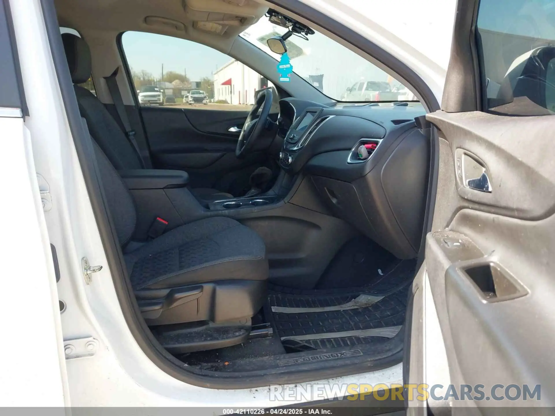5 Photograph of a damaged car 3GNAXKEG8PS119913 CHEVROLET EQUINOX 2023