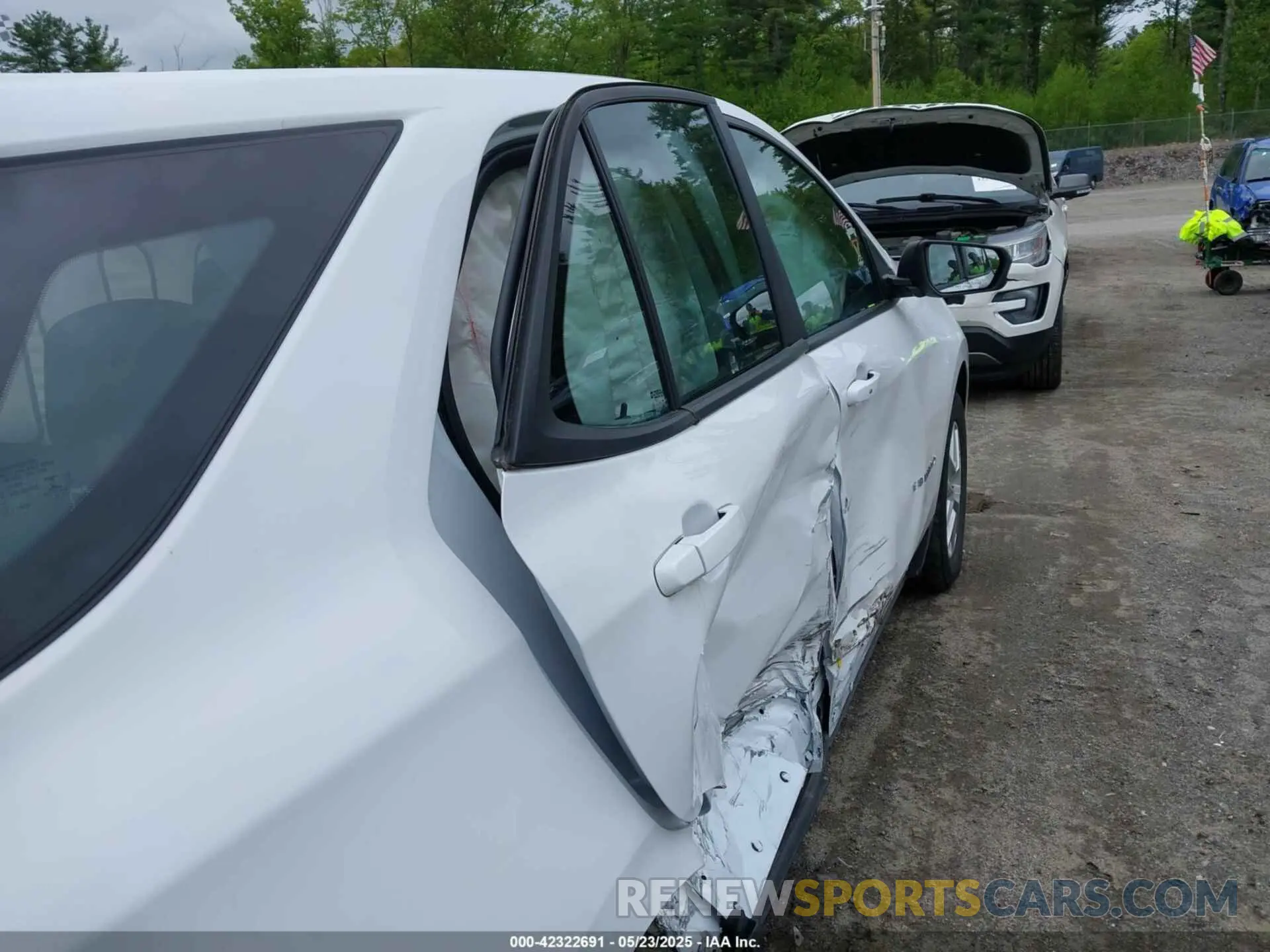 18 Photograph of a damaged car 3GNAXSEG1PL124784 CHEVROLET EQUINOX 2023