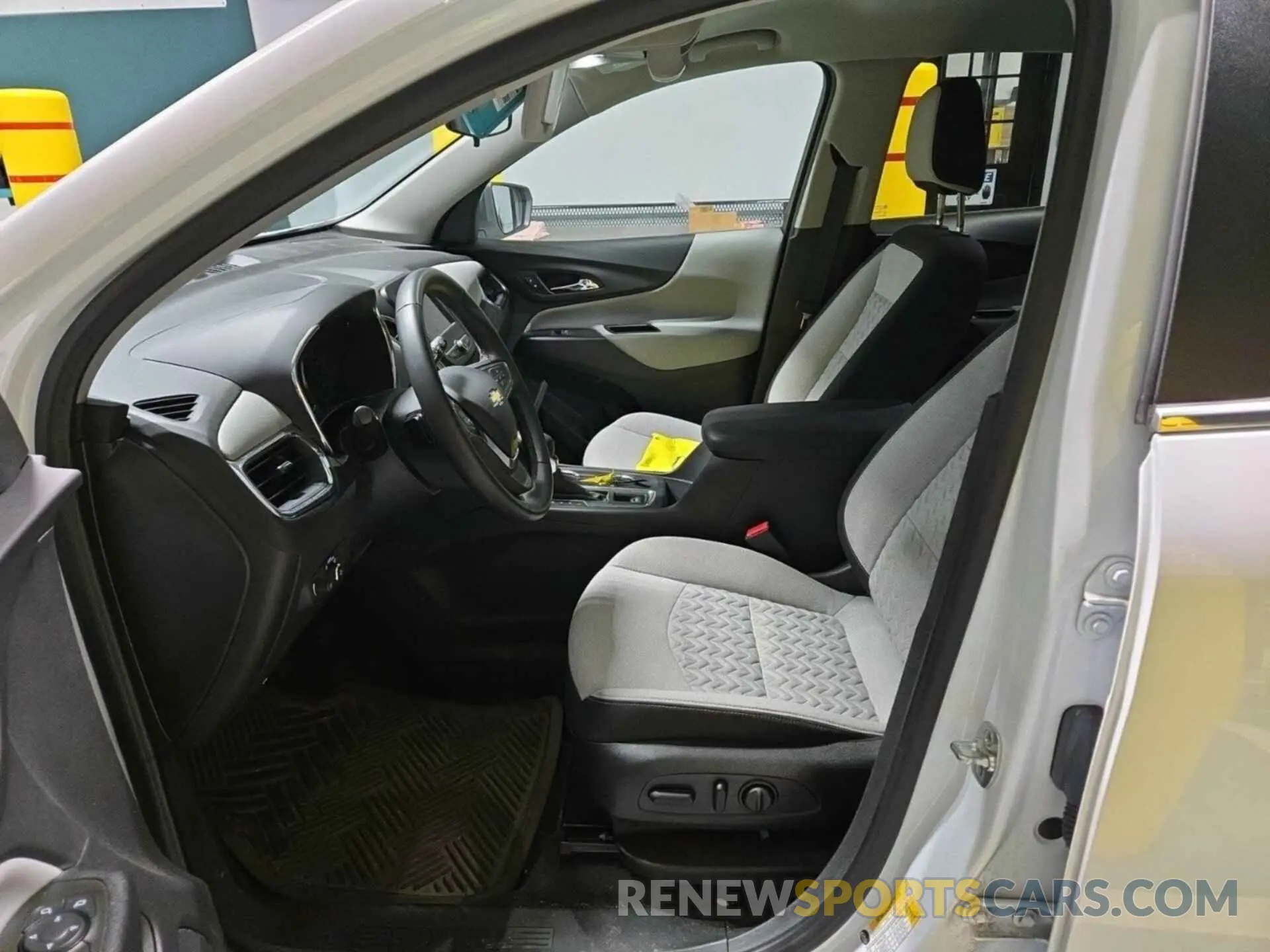 9 Photograph of a damaged car 3GNAXTEG2PS208592 CHEVROLET EQUINOX 2023