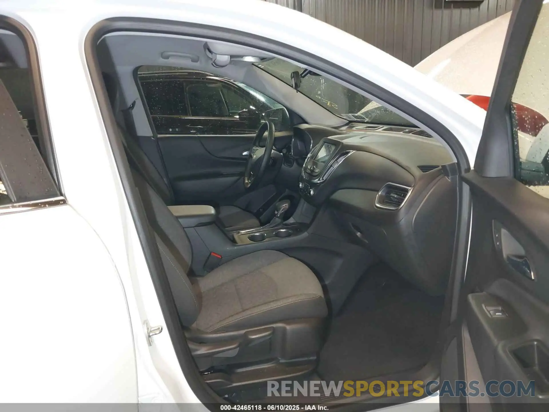 5 Photograph of a damaged car 3GNAXUEG0PL105123 CHEVROLET EQUINOX 2023