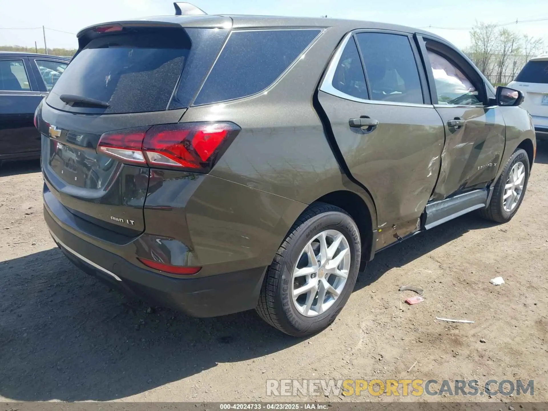 4 Фотография поврежденного автомобиля 3GNAXUEG0PL248041 CHEVROLET EQUINOX 2023