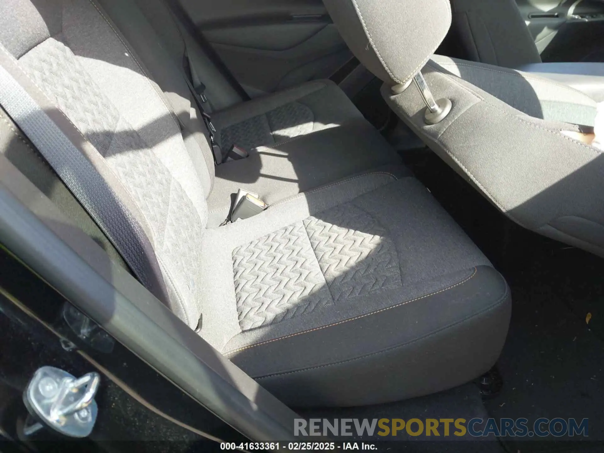 8 Photograph of a damaged car 3GNAXUEG3PL272057 CHEVROLET EQUINOX 2023