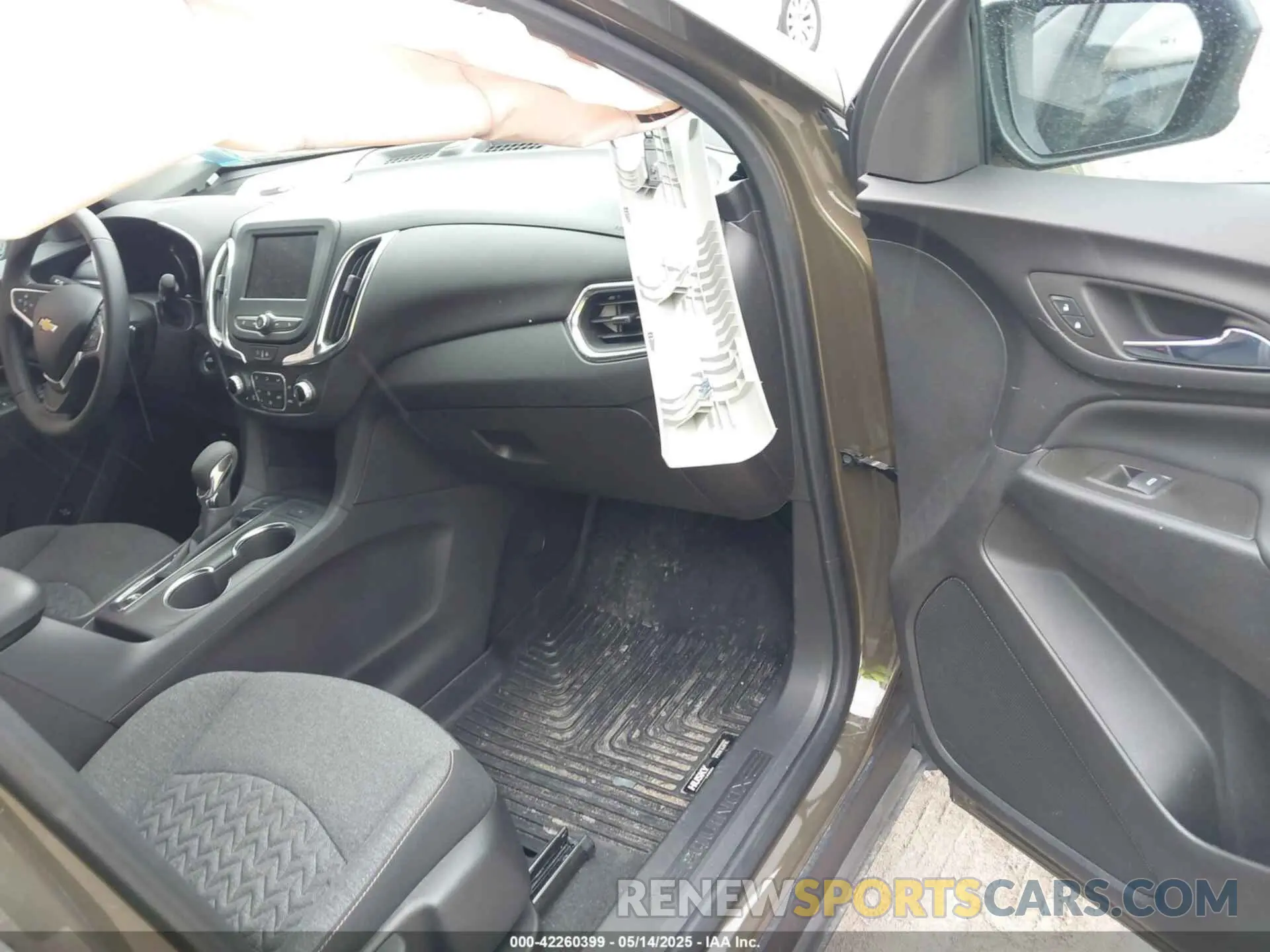 5 Photograph of a damaged car 3GNAXUEG7PL175315 CHEVROLET EQUINOX 2023