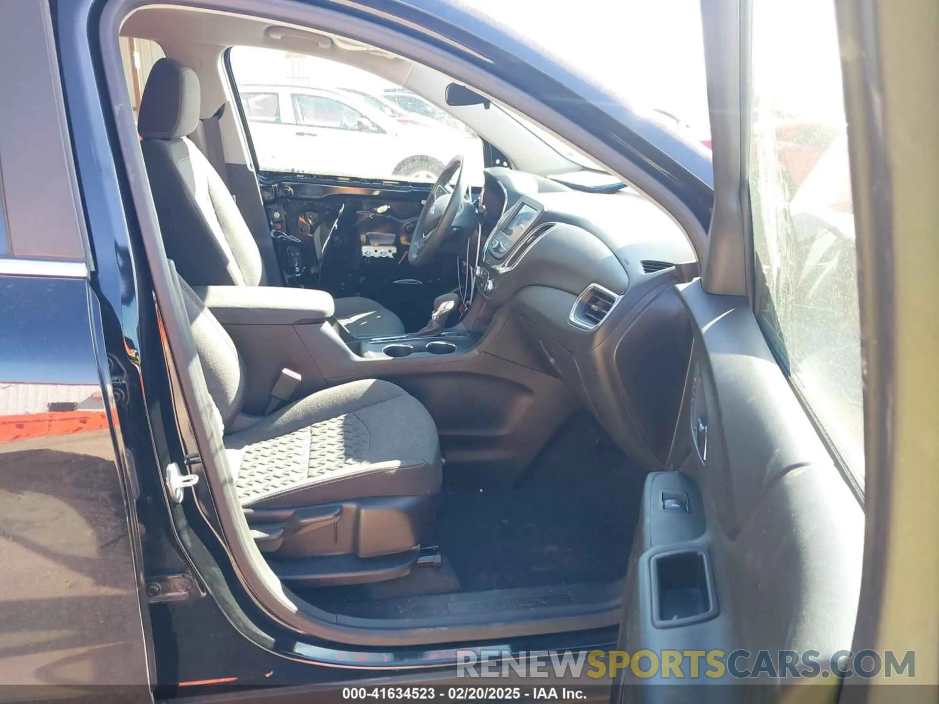 5 Photograph of a damaged car 3GNAXUEG8PL228748 CHEVROLET EQUINOX 2023