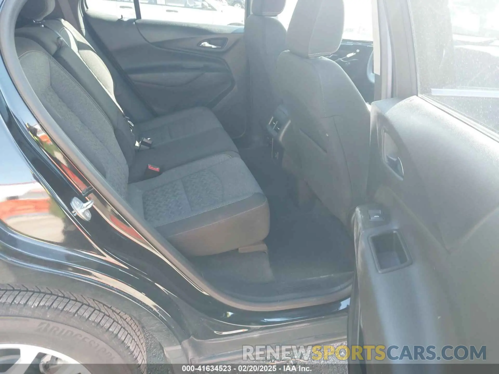 8 Photograph of a damaged car 3GNAXUEG8PL228748 CHEVROLET EQUINOX 2023