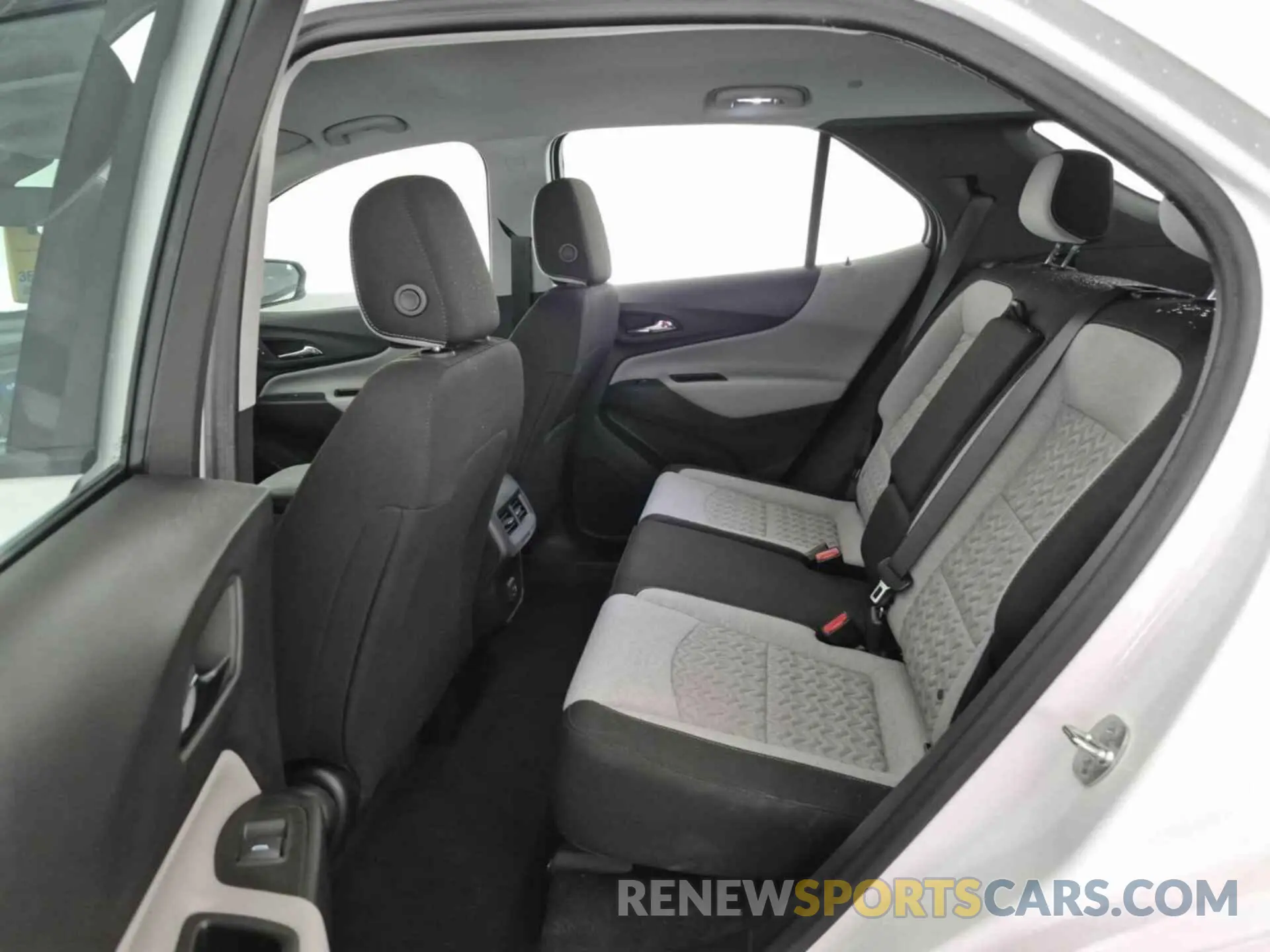 19 Фотография поврежденного автомобиля 3GNAXFEG1RL259144 CHEVROLET EQUINOX 2024