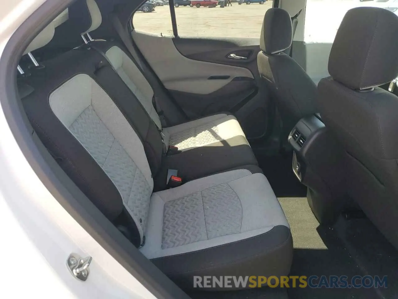 11 Фотография поврежденного автомобиля 3GNAXHEG8RL368938 CHEVROLET EQUINOX 2024