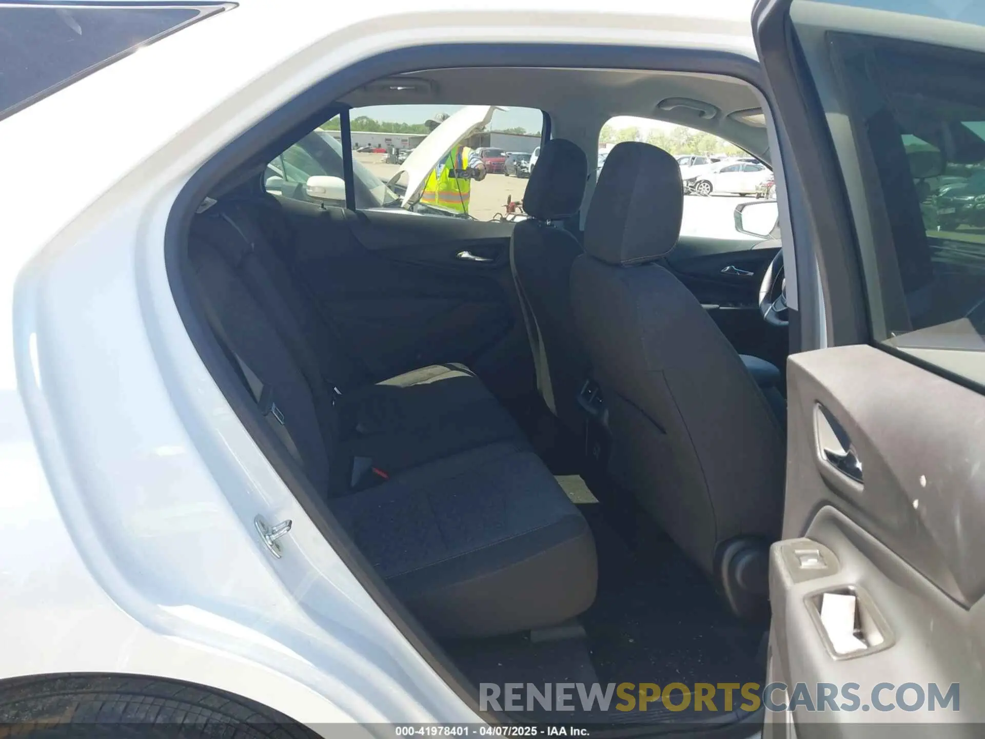 8 Photograph of a damaged car 3GNAXKEG0RS177209 CHEVROLET EQUINOX 2024