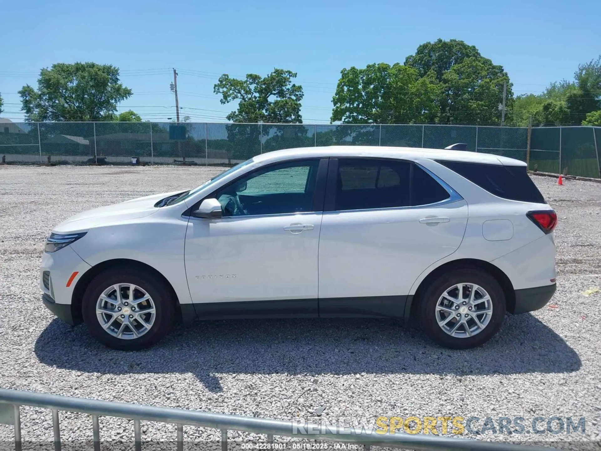14 Photograph of a damaged car 3GNAXKEG2RL242152 CHEVROLET EQUINOX 2024