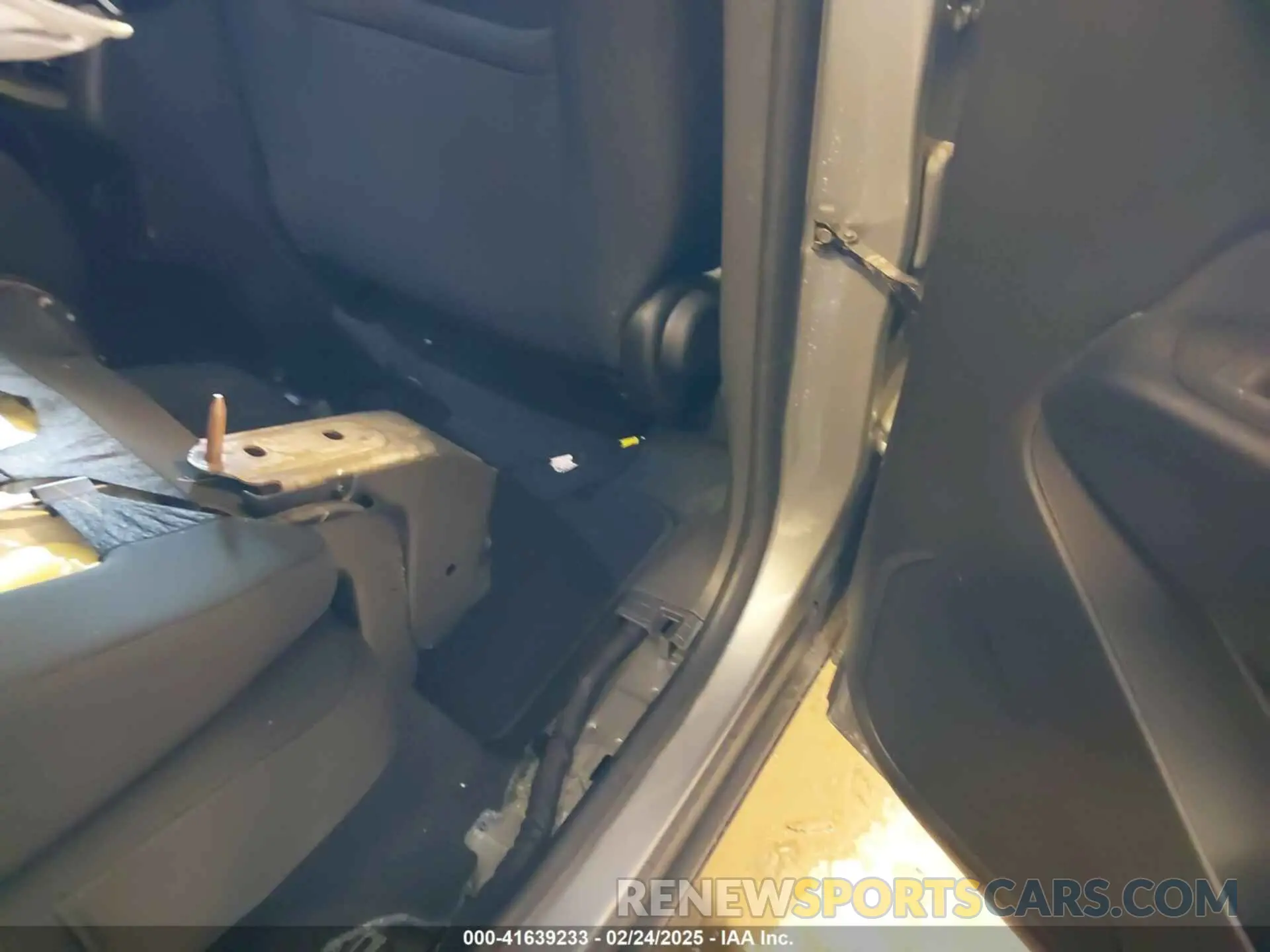 8 Photograph of a damaged car 3GNAXKEG3RL329459 CHEVROLET EQUINOX 2024