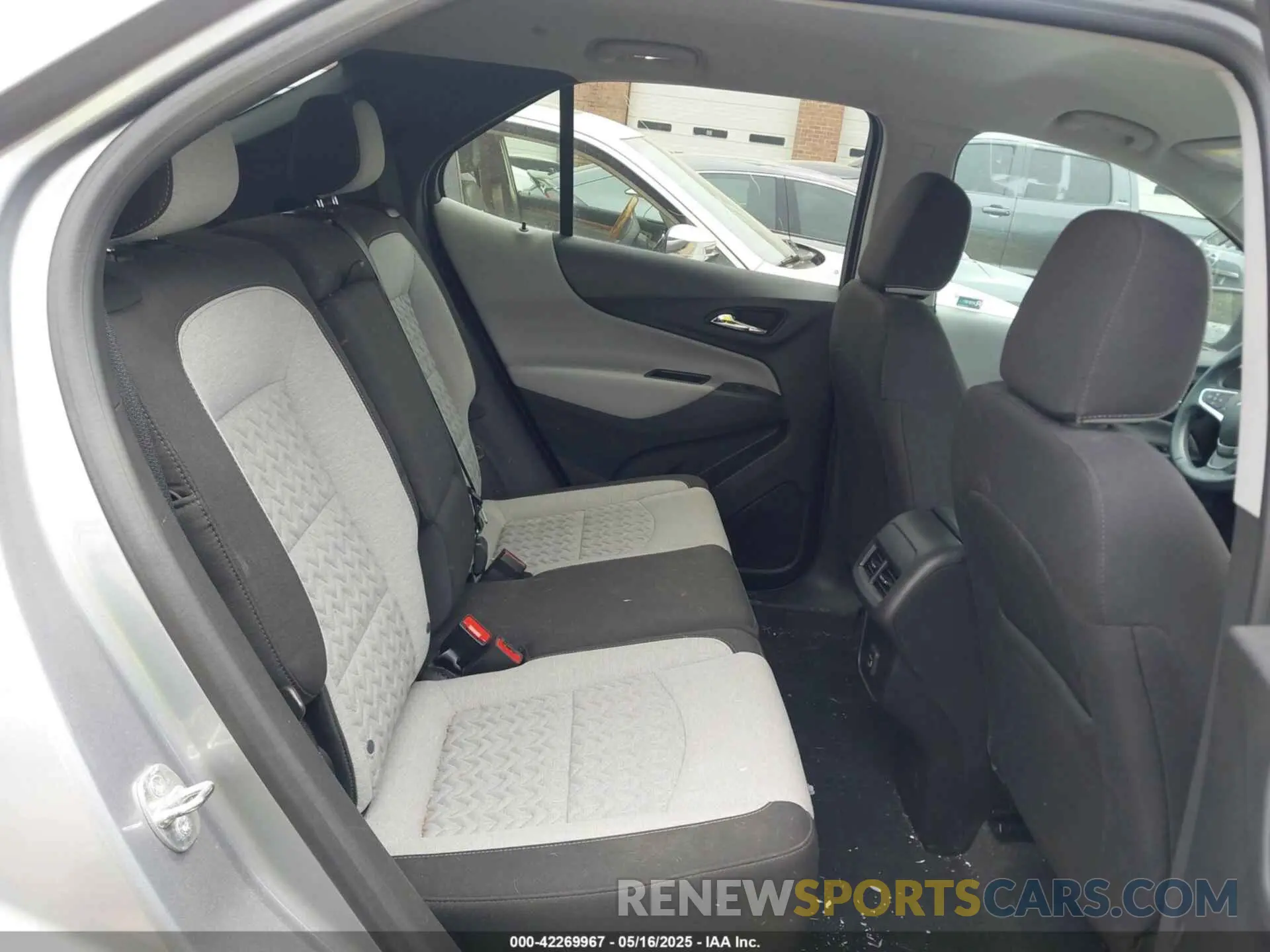 8 Фотография поврежденного автомобиля 3GNAXKEG4RL146409 CHEVROLET EQUINOX 2024