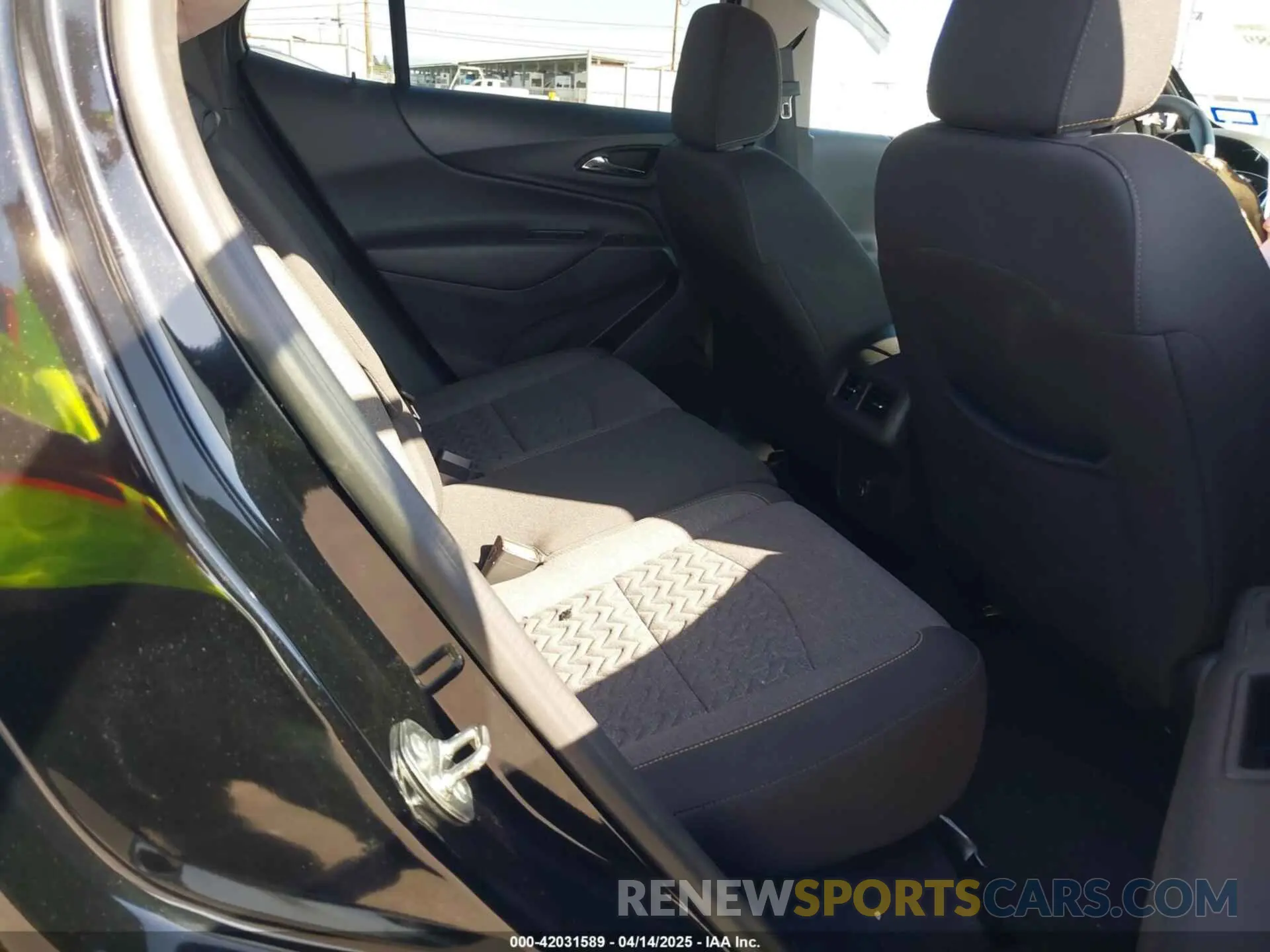 8 Photograph of a damaged car 3GNAXKEG4RL337408 CHEVROLET EQUINOX 2024