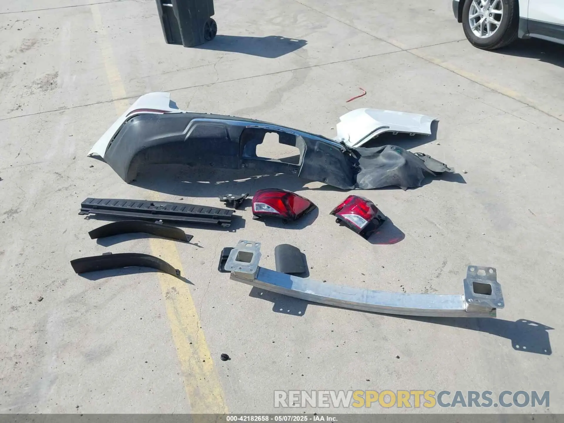 12 Фотография поврежденного автомобиля 3GNAXKEG5RS120231 CHEVROLET EQUINOX 2024