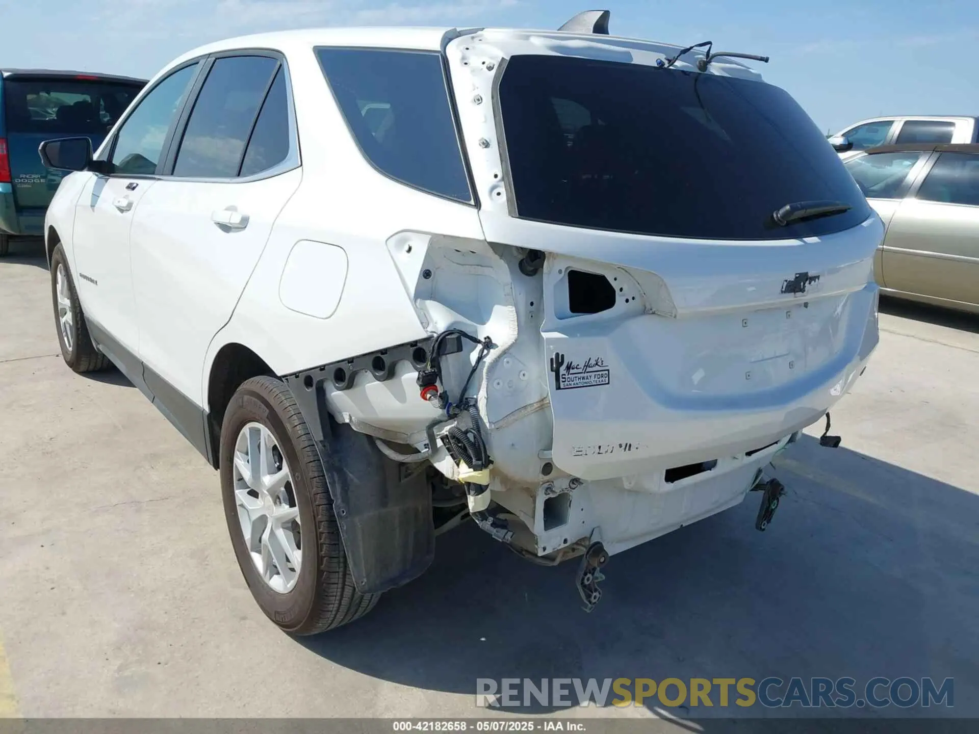 6 Фотография поврежденного автомобиля 3GNAXKEG5RS120231 CHEVROLET EQUINOX 2024