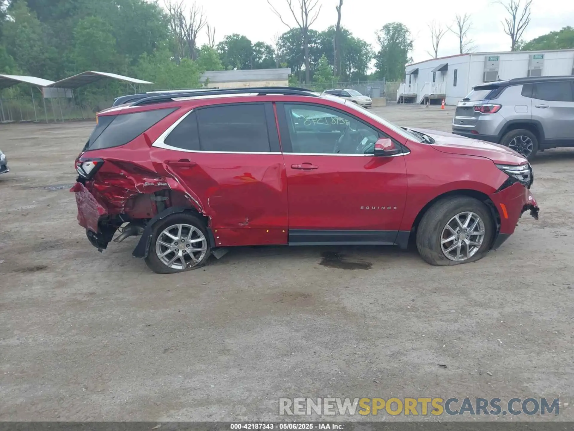 13 Photograph of a damaged car 3GNAXKEG6RL130860 CHEVROLET EQUINOX 2024