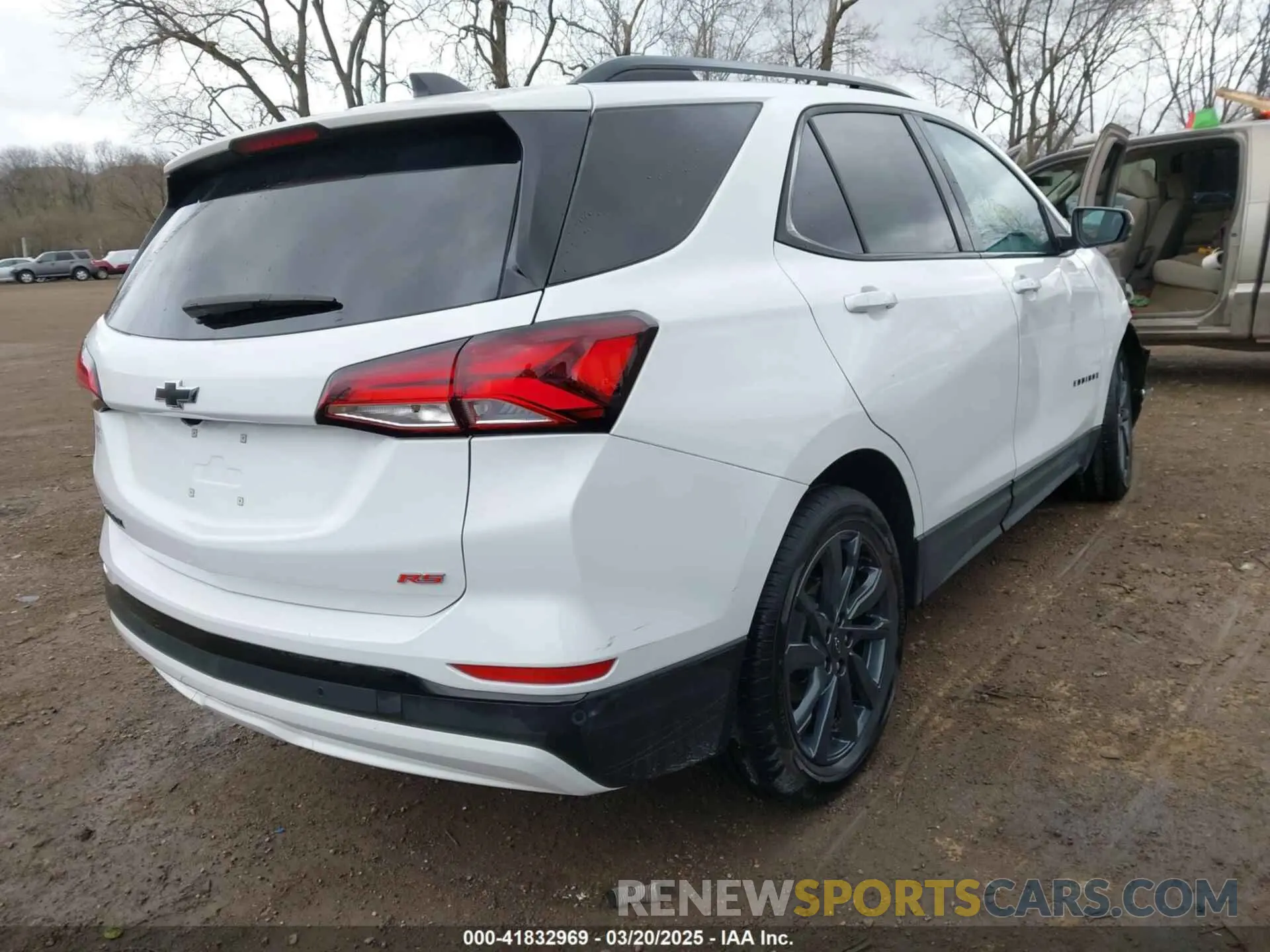 4 Photograph of a damaged car 3GNAXMEG4RS104243 CHEVROLET EQUINOX 2024