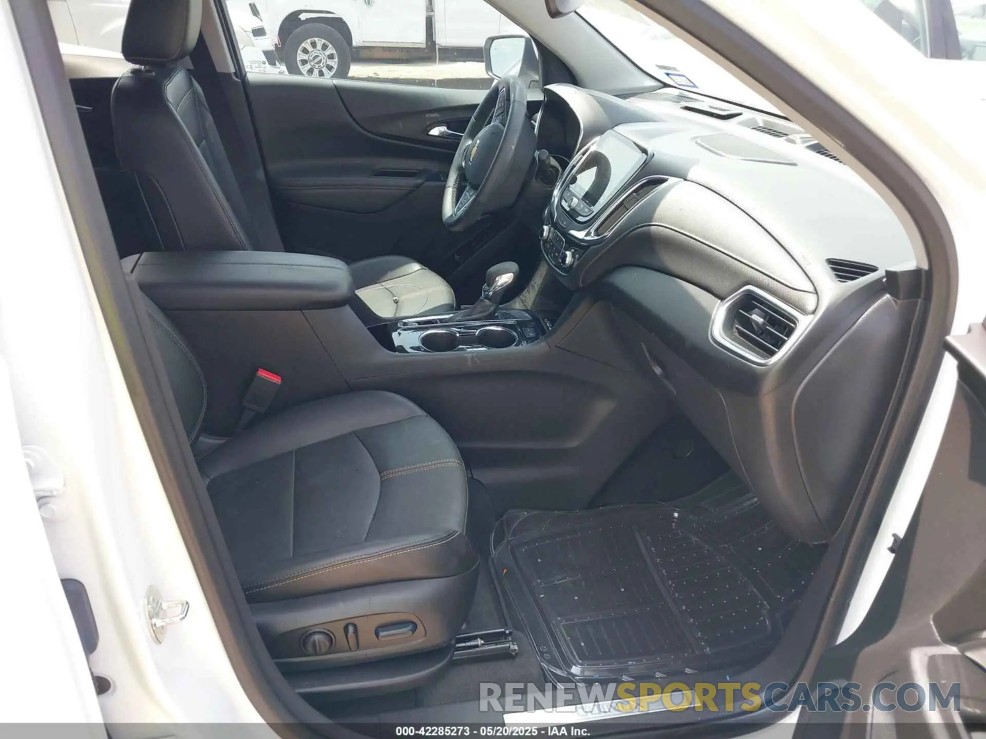 5 Photograph of a damaged car 3GNAXNEG1RL123820 CHEVROLET EQUINOX 2024