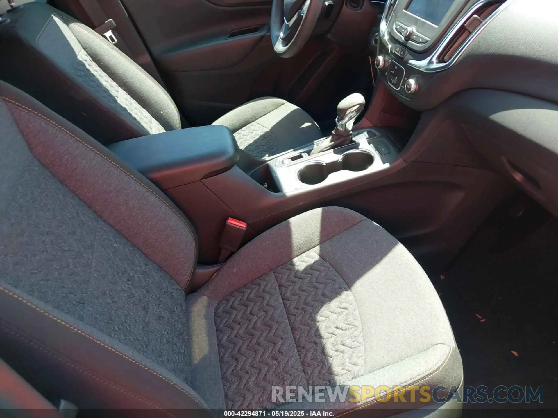 5 Photograph of a damaged car 3GNAXTEG6RL237140 CHEVROLET EQUINOX 2024