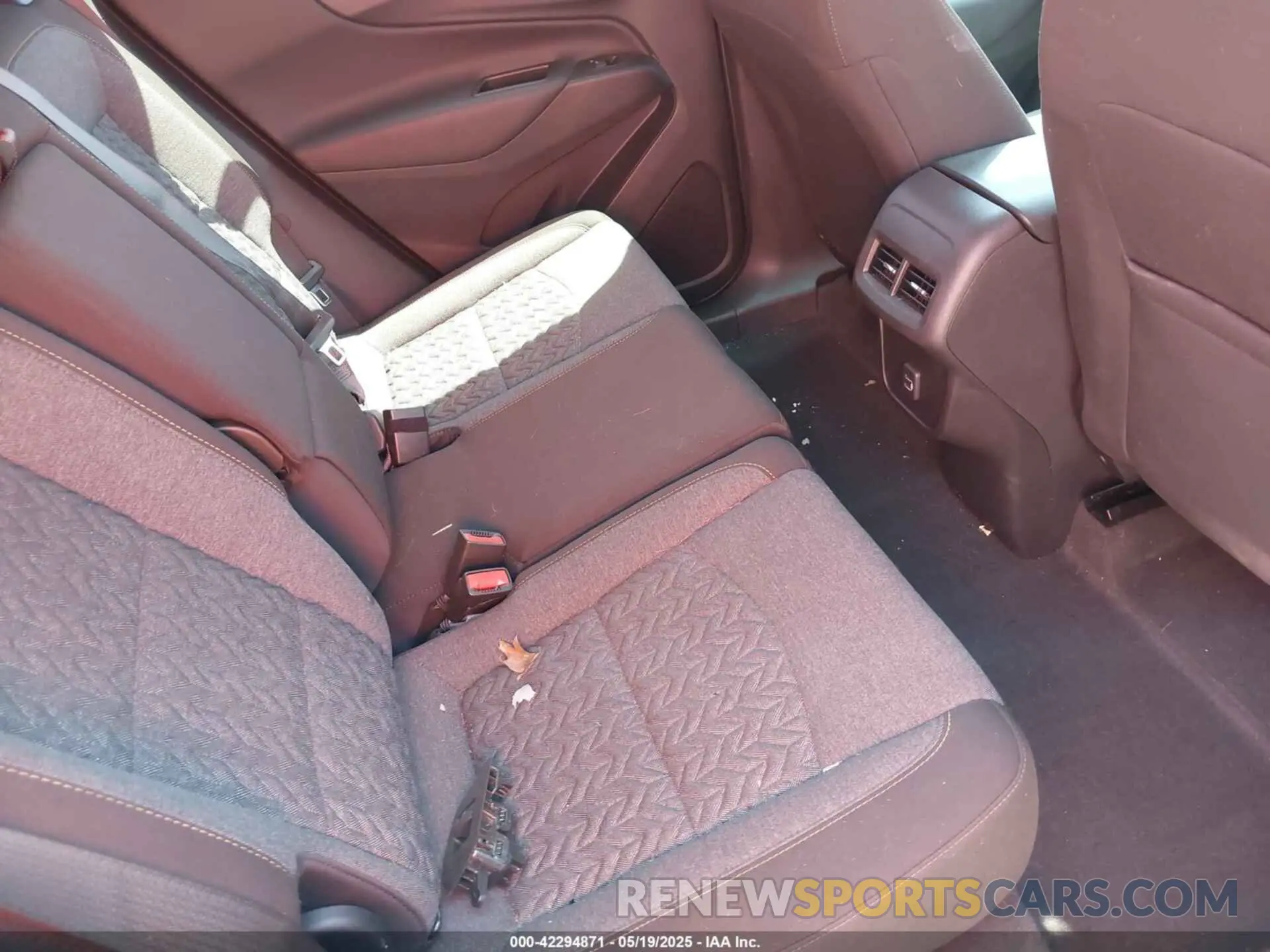 8 Photograph of a damaged car 3GNAXTEG6RL237140 CHEVROLET EQUINOX 2024