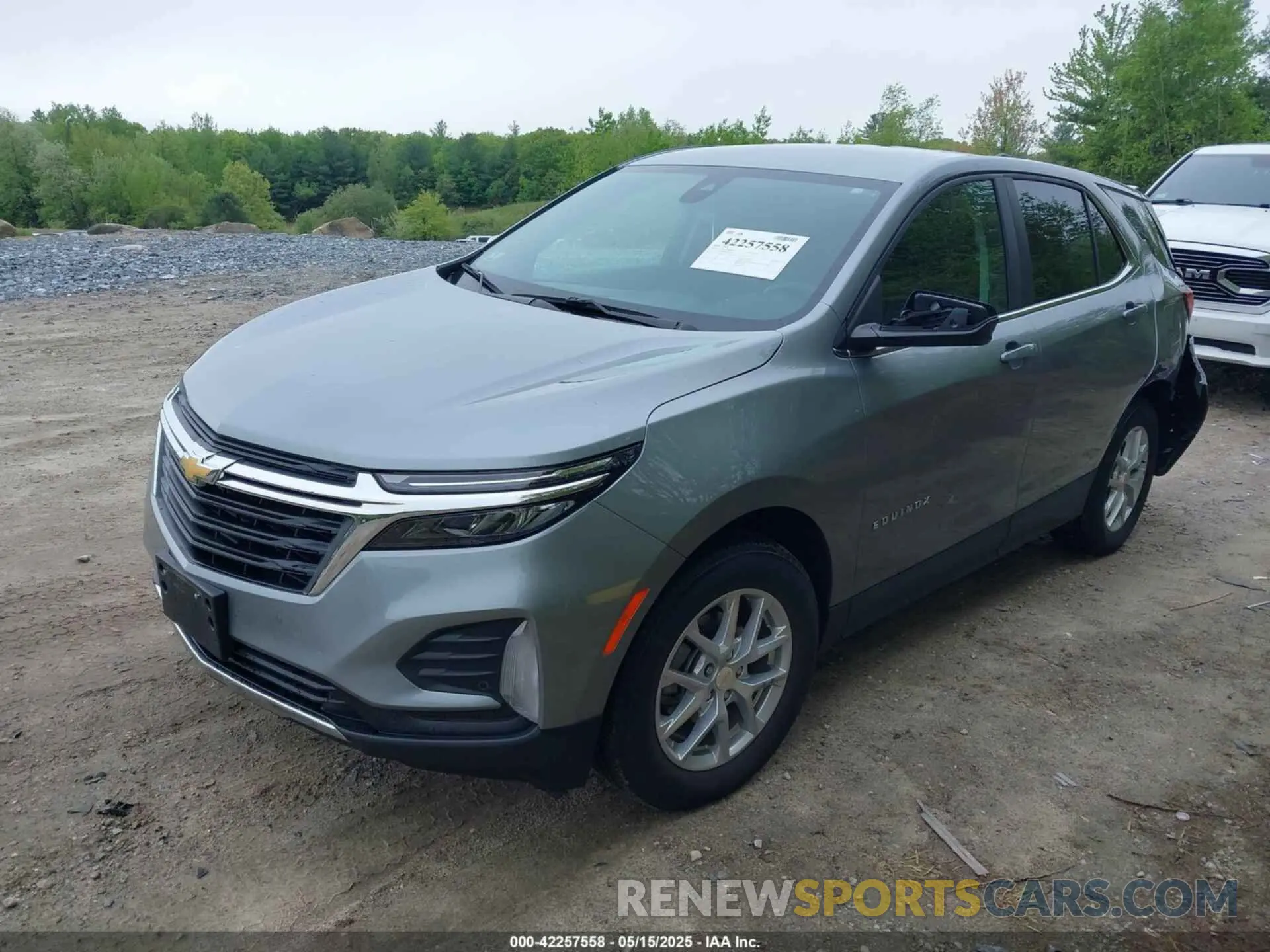 2 Фотография поврежденного автомобиля 3GNAXUEG0RS105972 CHEVROLET EQUINOX 2024