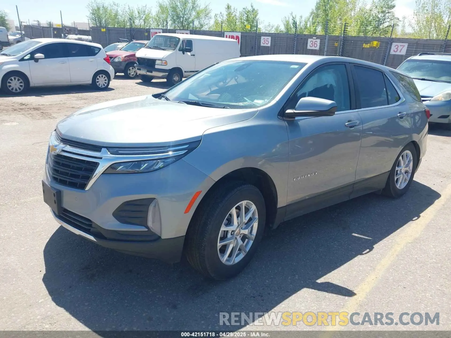 2 Photograph of a damaged car 3GNAXUEG0RS182986 CHEVROLET EQUINOX 2024