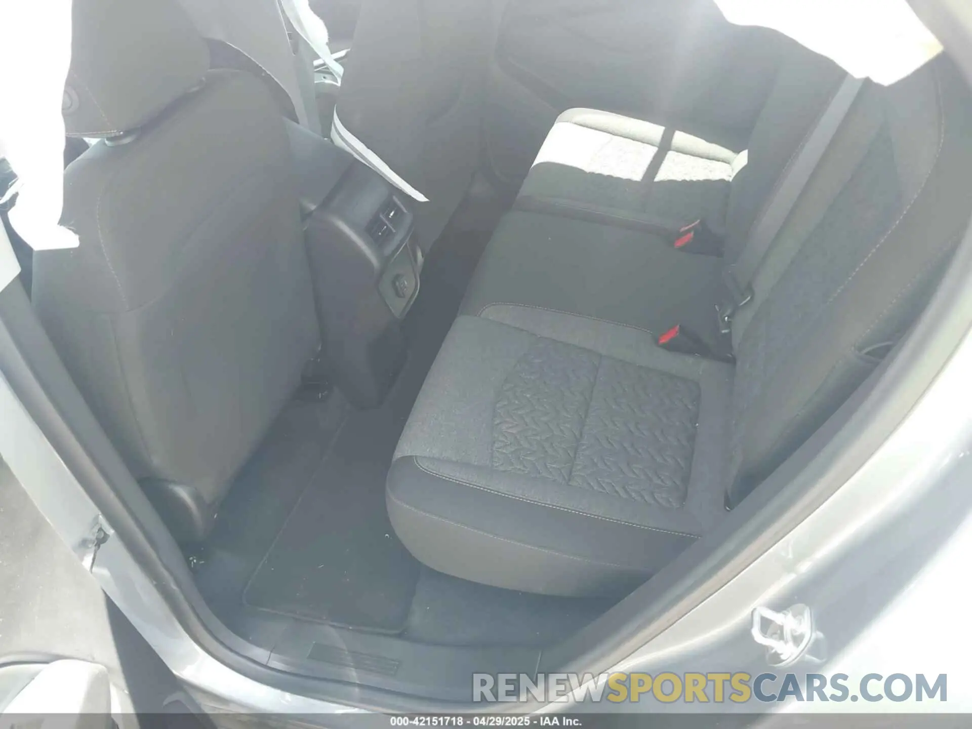 8 Photograph of a damaged car 3GNAXUEG0RS182986 CHEVROLET EQUINOX 2024