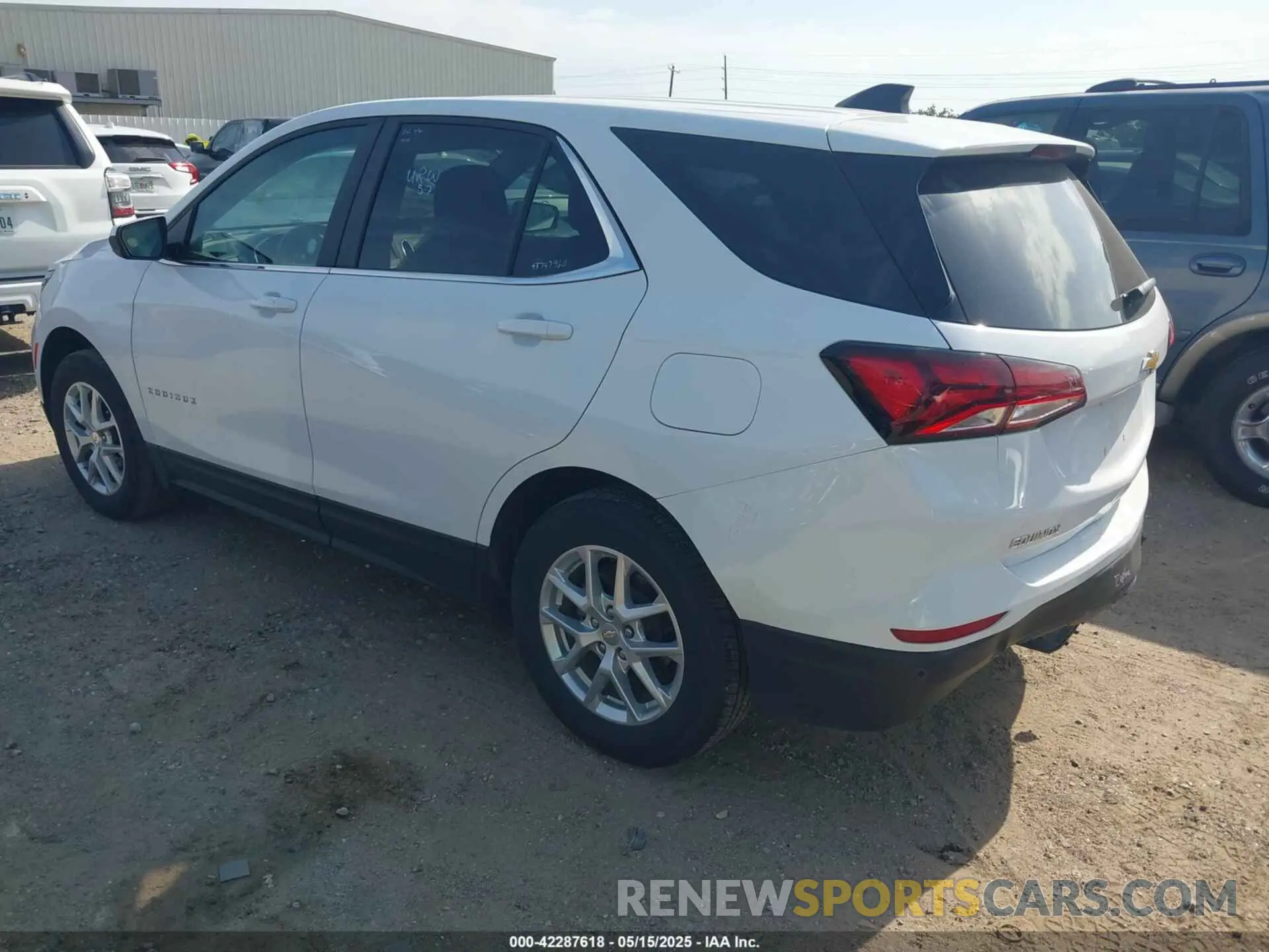 3 Фотография поврежденного автомобиля 3GNAXUEG2RL174656 CHEVROLET EQUINOX 2024