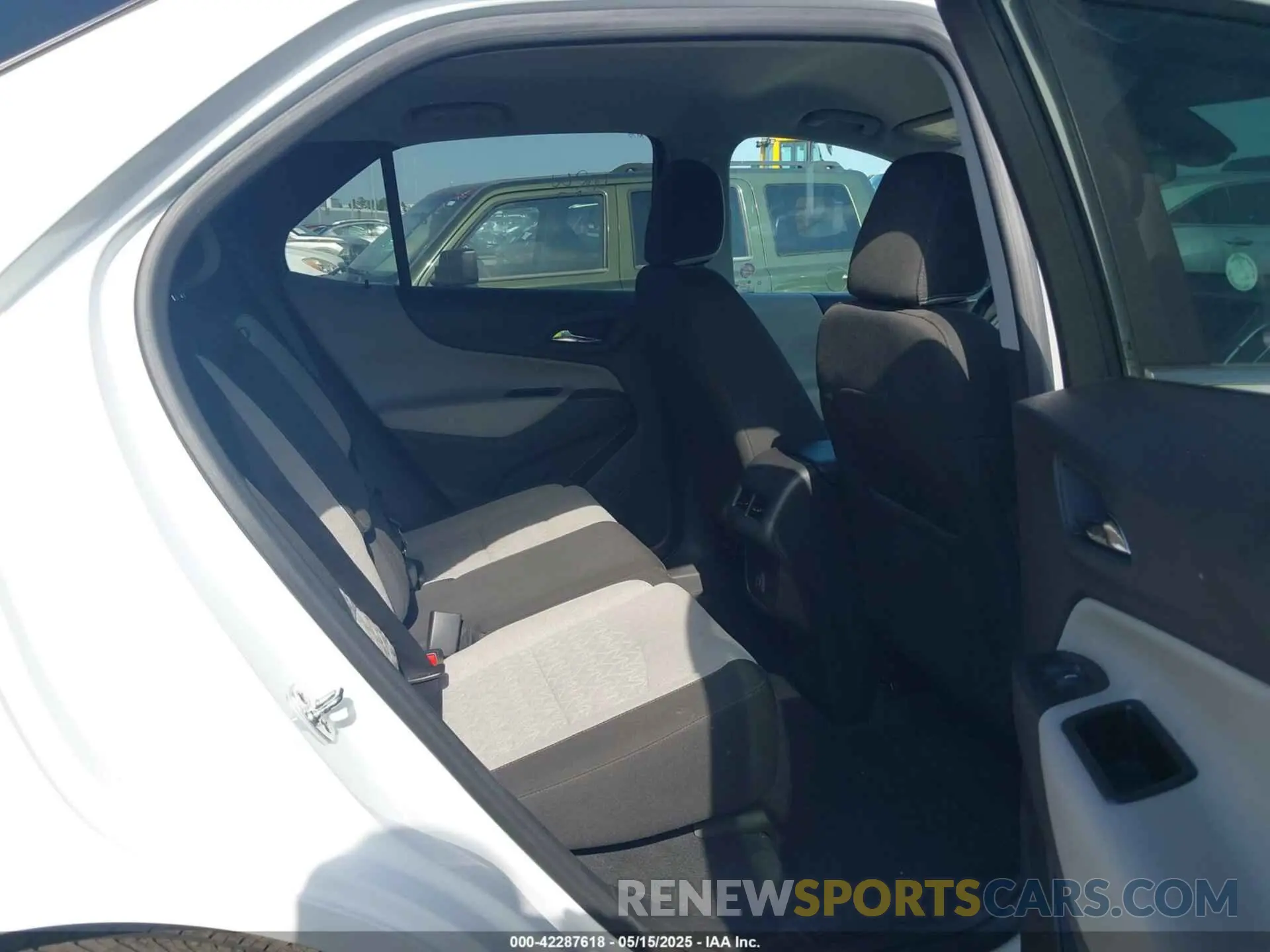 8 Фотография поврежденного автомобиля 3GNAXUEG2RL174656 CHEVROLET EQUINOX 2024