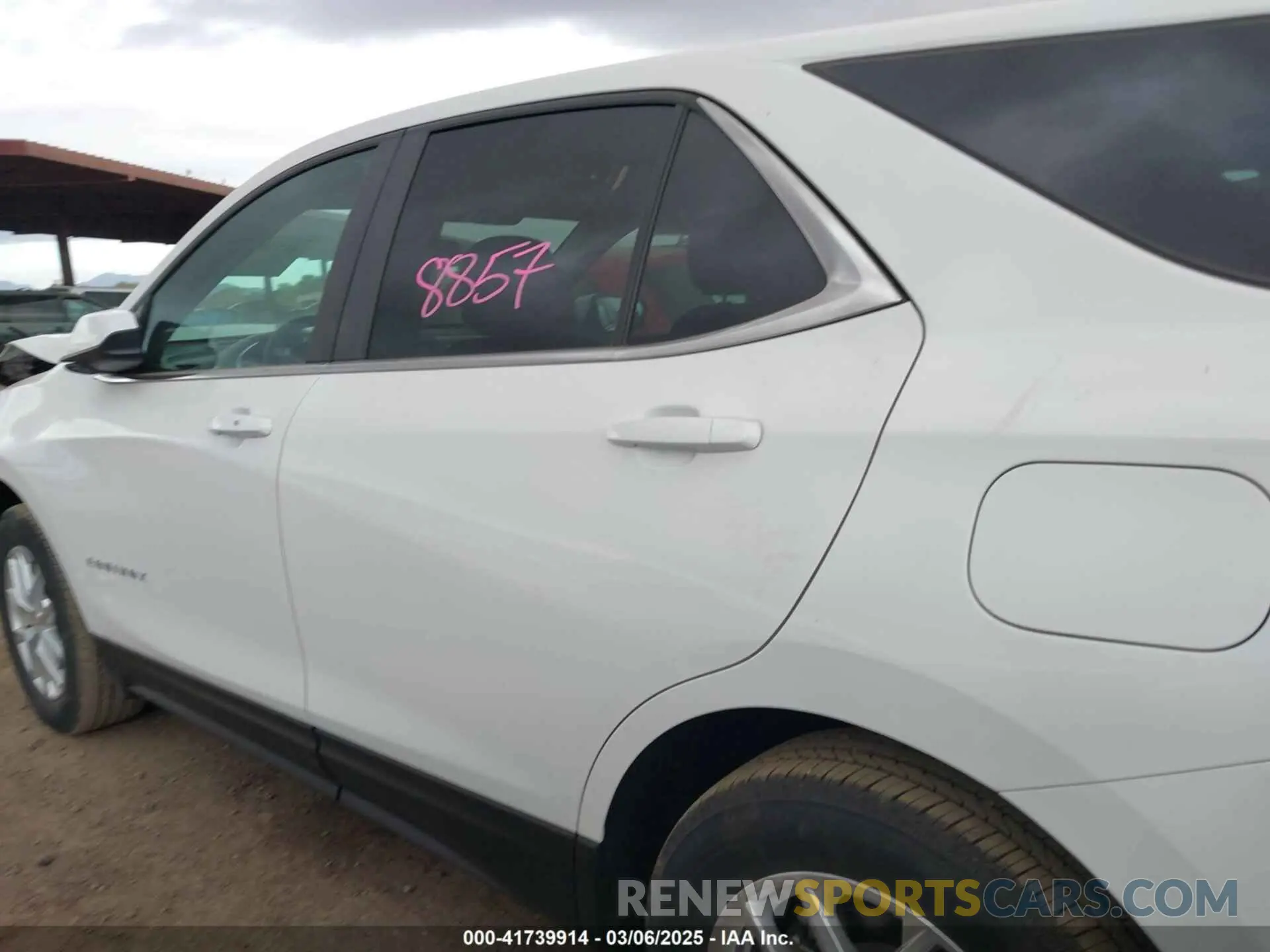 14 Photograph of a damaged car 3GNAXUEG3RL305061 CHEVROLET EQUINOX 2024